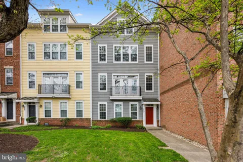 228 N Summit Avenue Unit 27-228, Gaithersburg, MD MLS: MDMC2171990