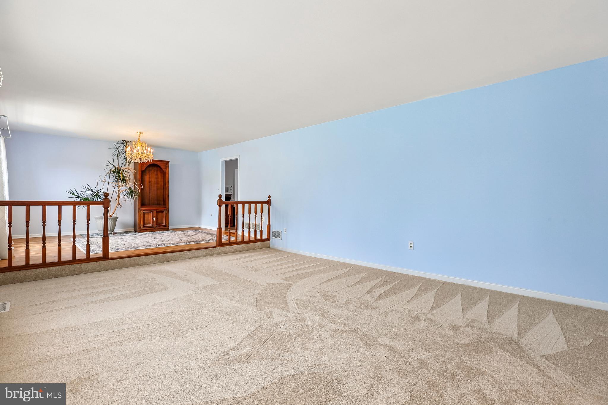 2215 CHEROKEE DRIVE