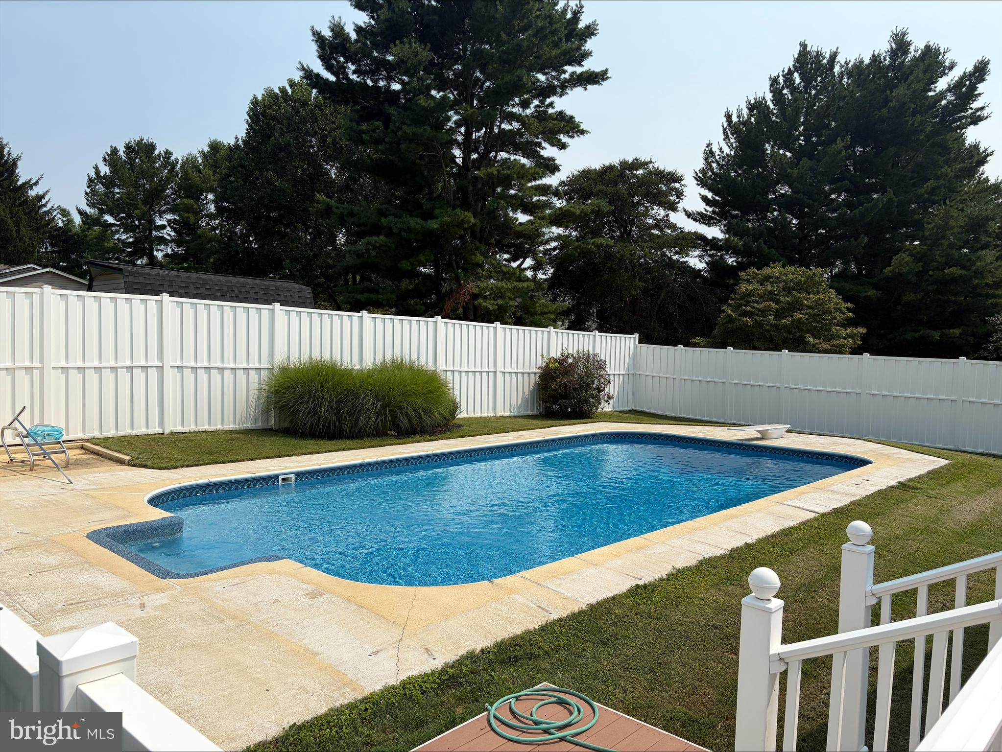 2215 CHEROKEE DRIVE