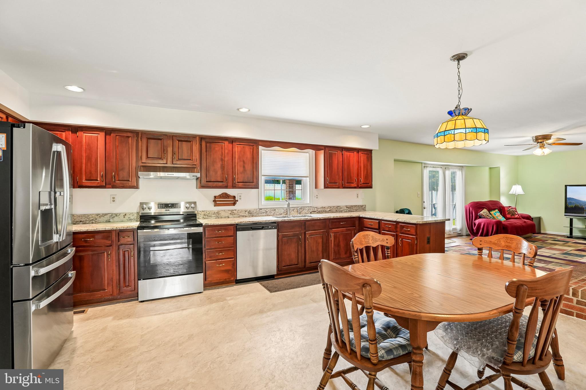 2215 CHEROKEE DRIVE