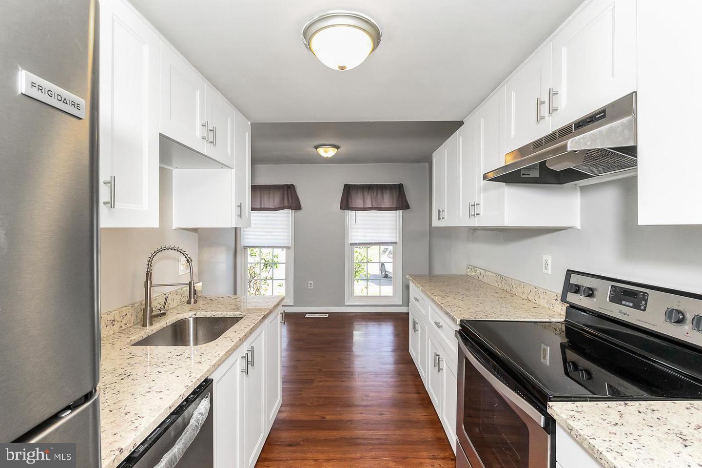 ROLLING BROOK - Residential Lease