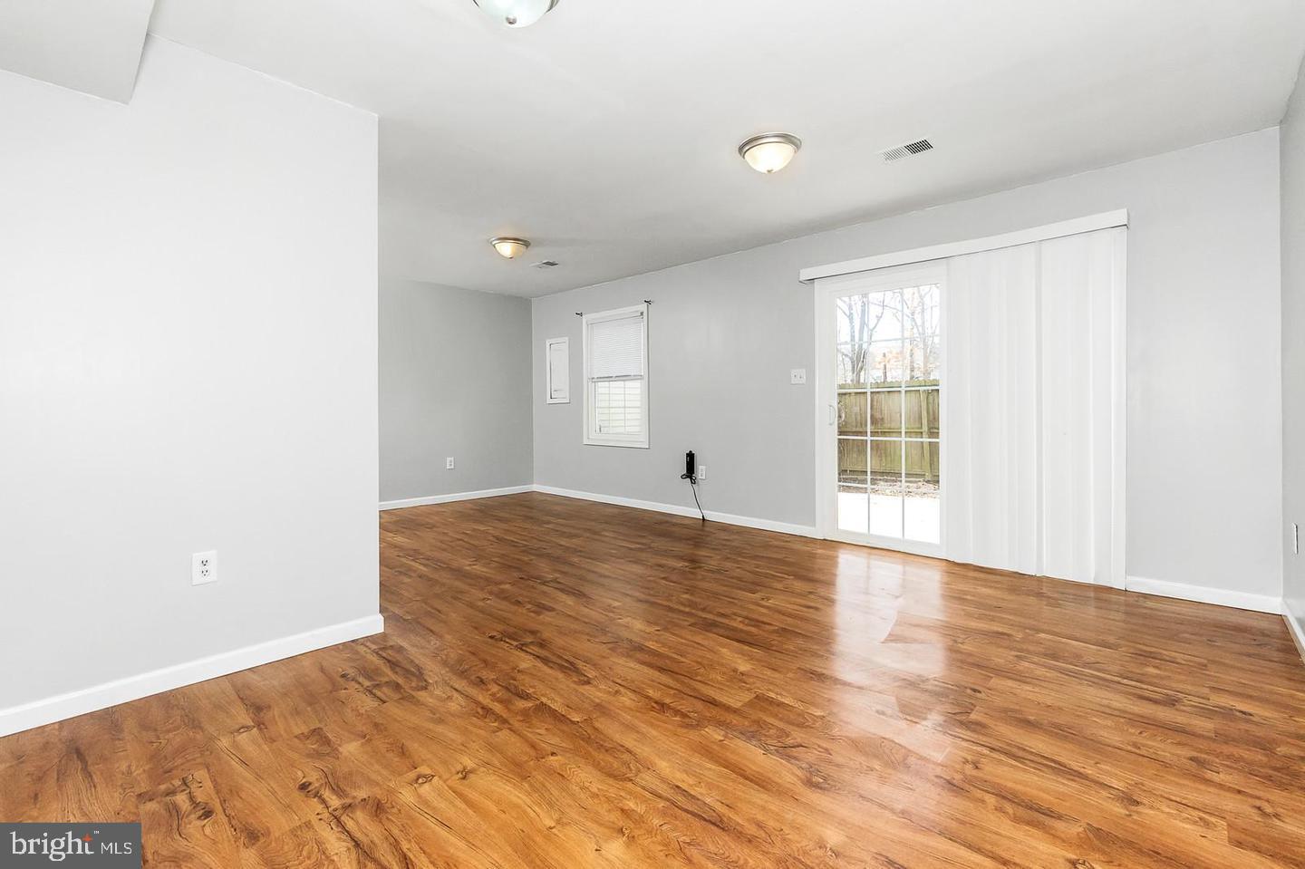 ROLLING BROOK - Residential Lease