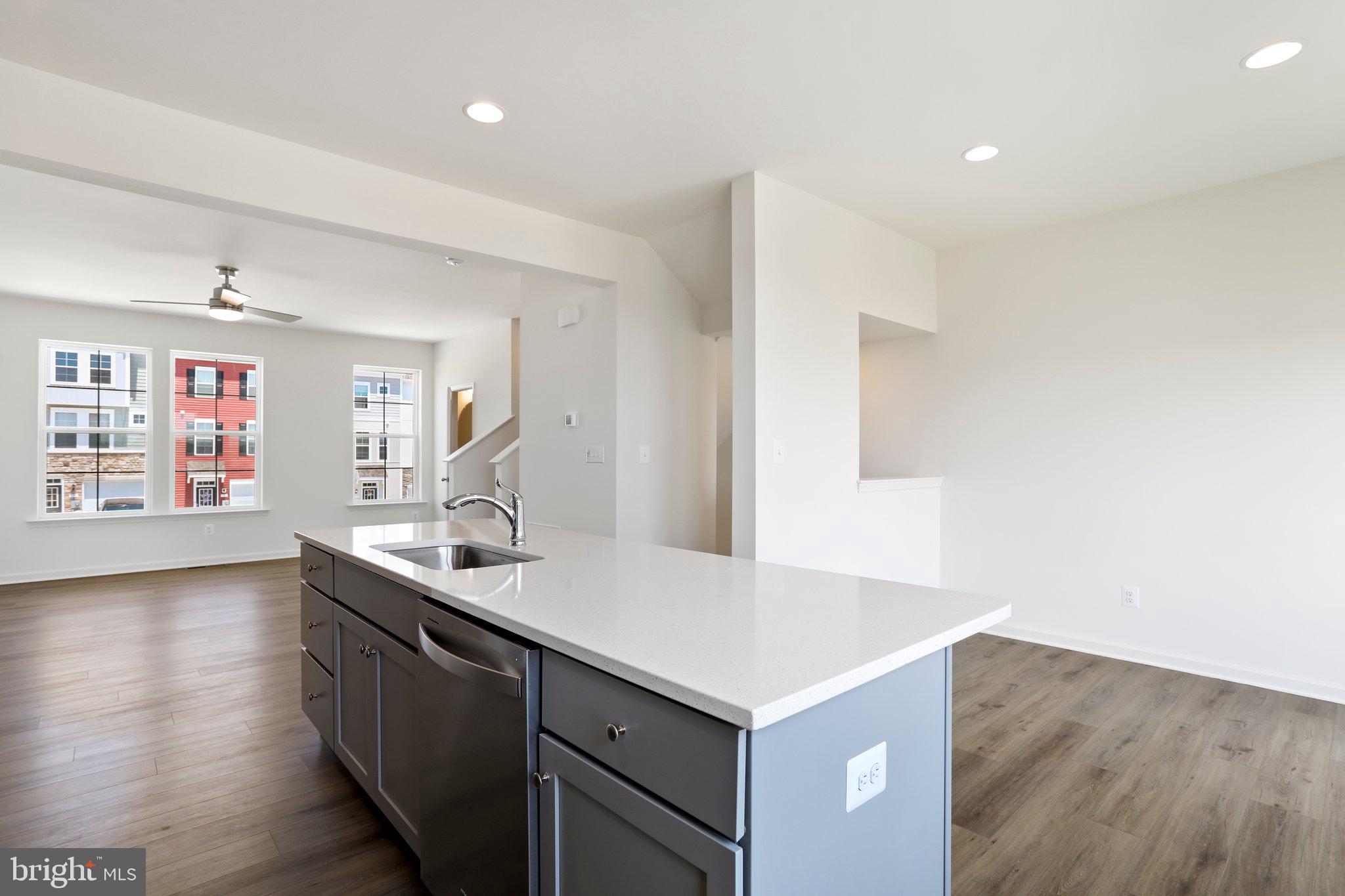 OVERLOOK AT RIVERSIDE TOWNHOMES - Residential Lease