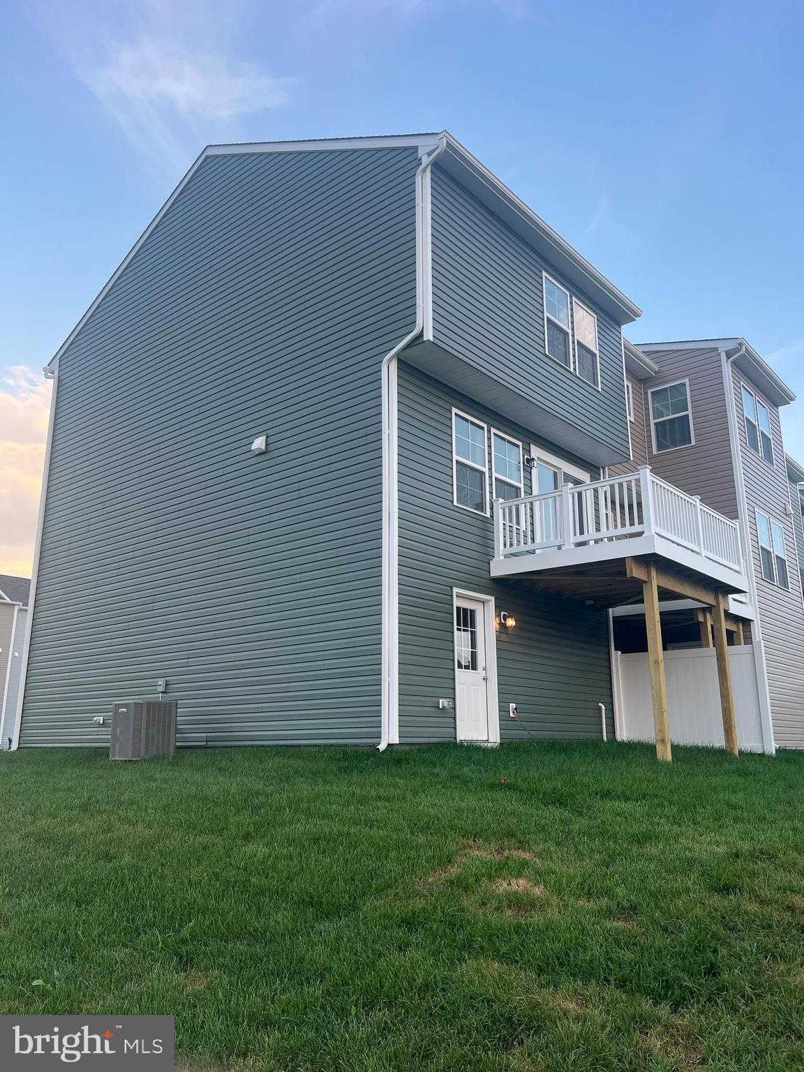 OVERLOOK AT RIVERSIDE TOWNHOMES - Residential Lease