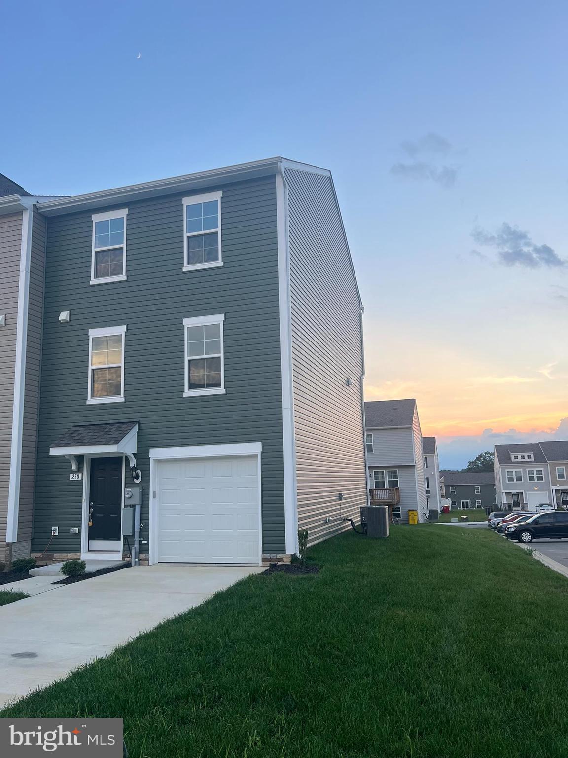 OVERLOOK AT RIVERSIDE TOWNHOMES - Residential Lease