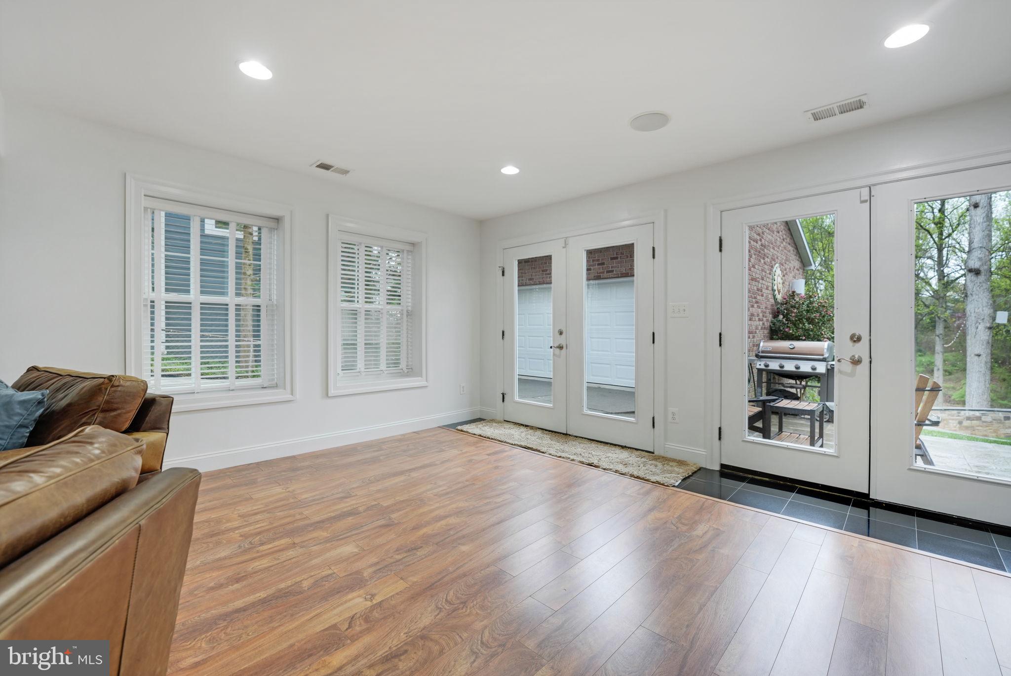 VIENNA WOODS - Residential