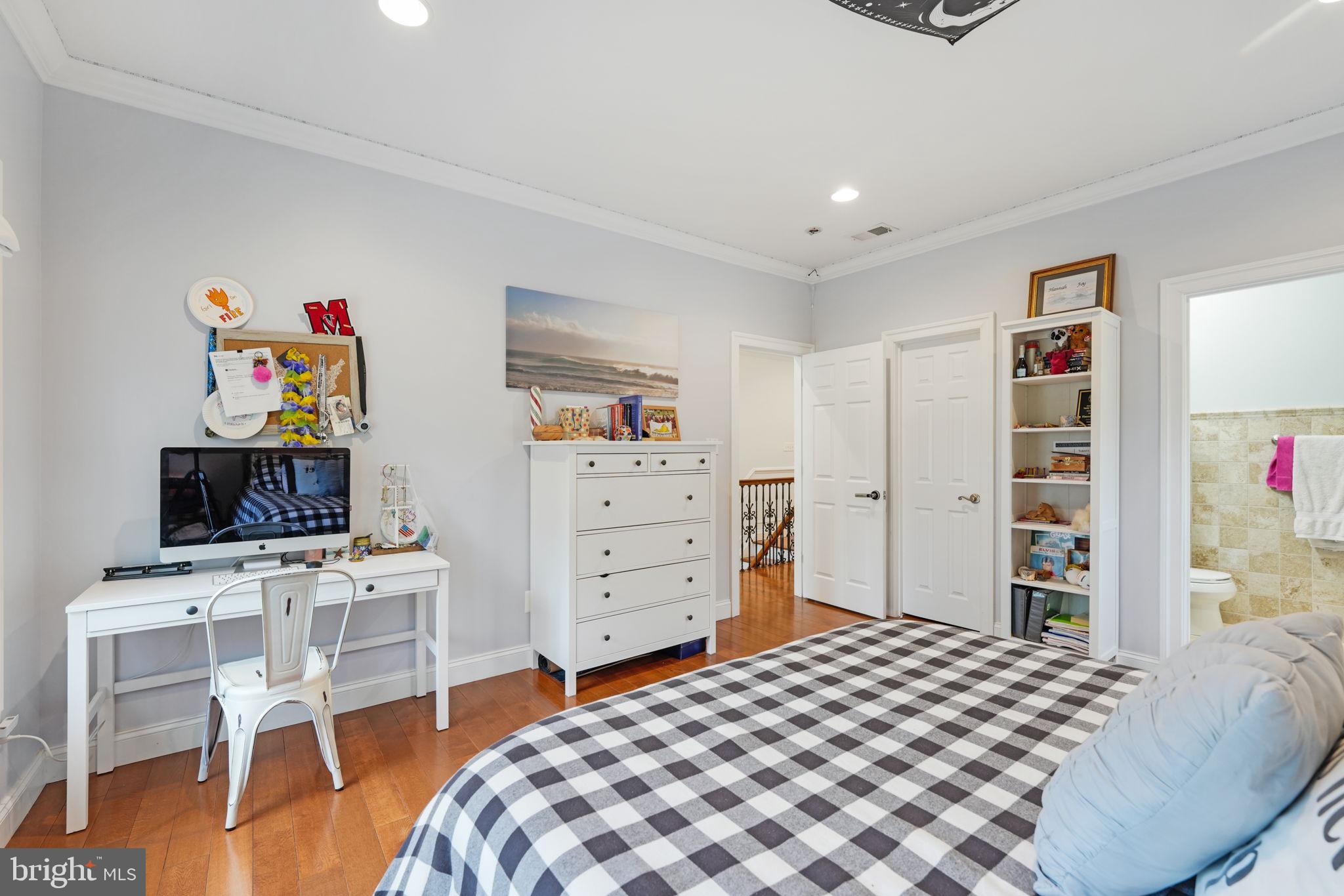 VIENNA WOODS - Residential