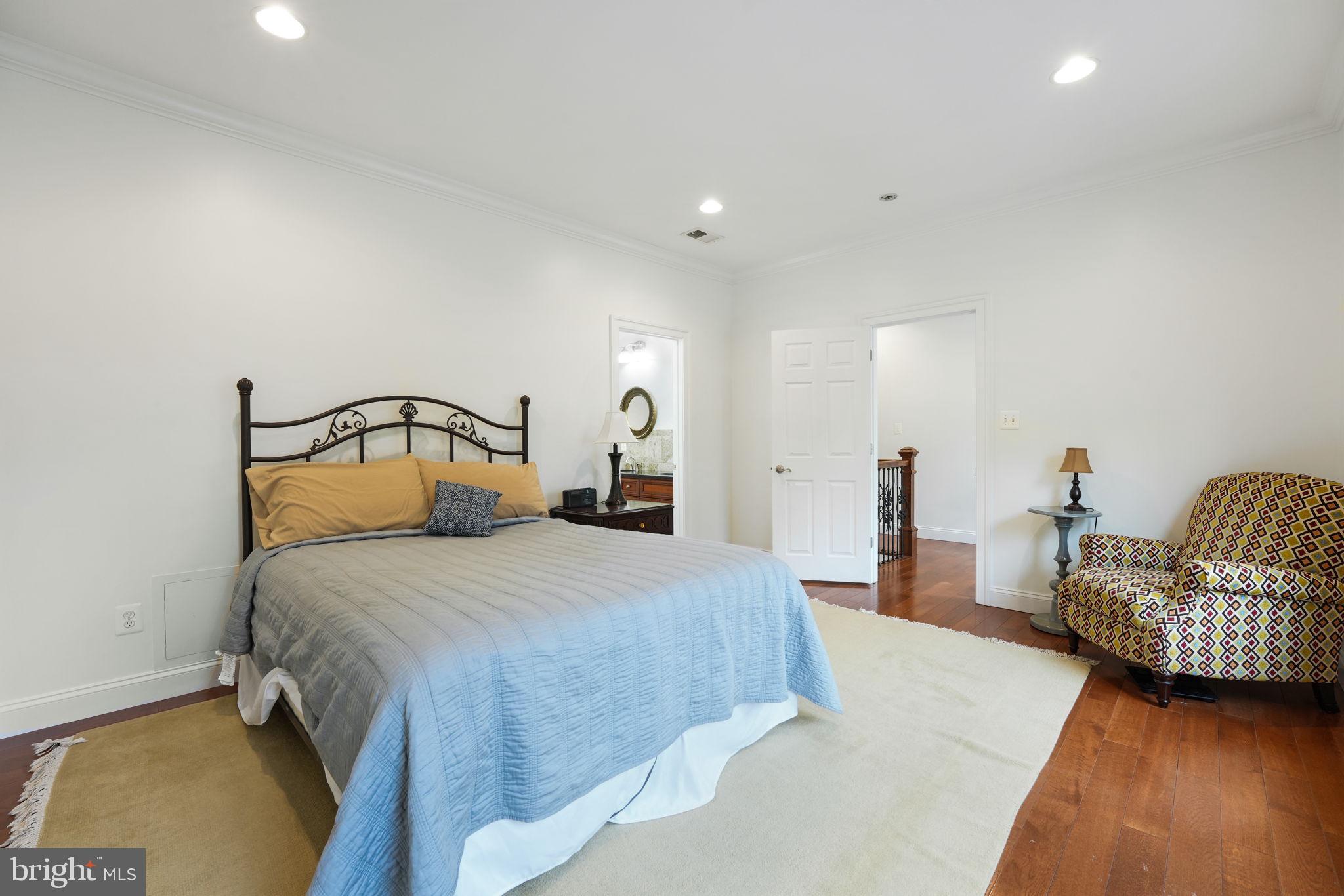 VIENNA WOODS - Residential