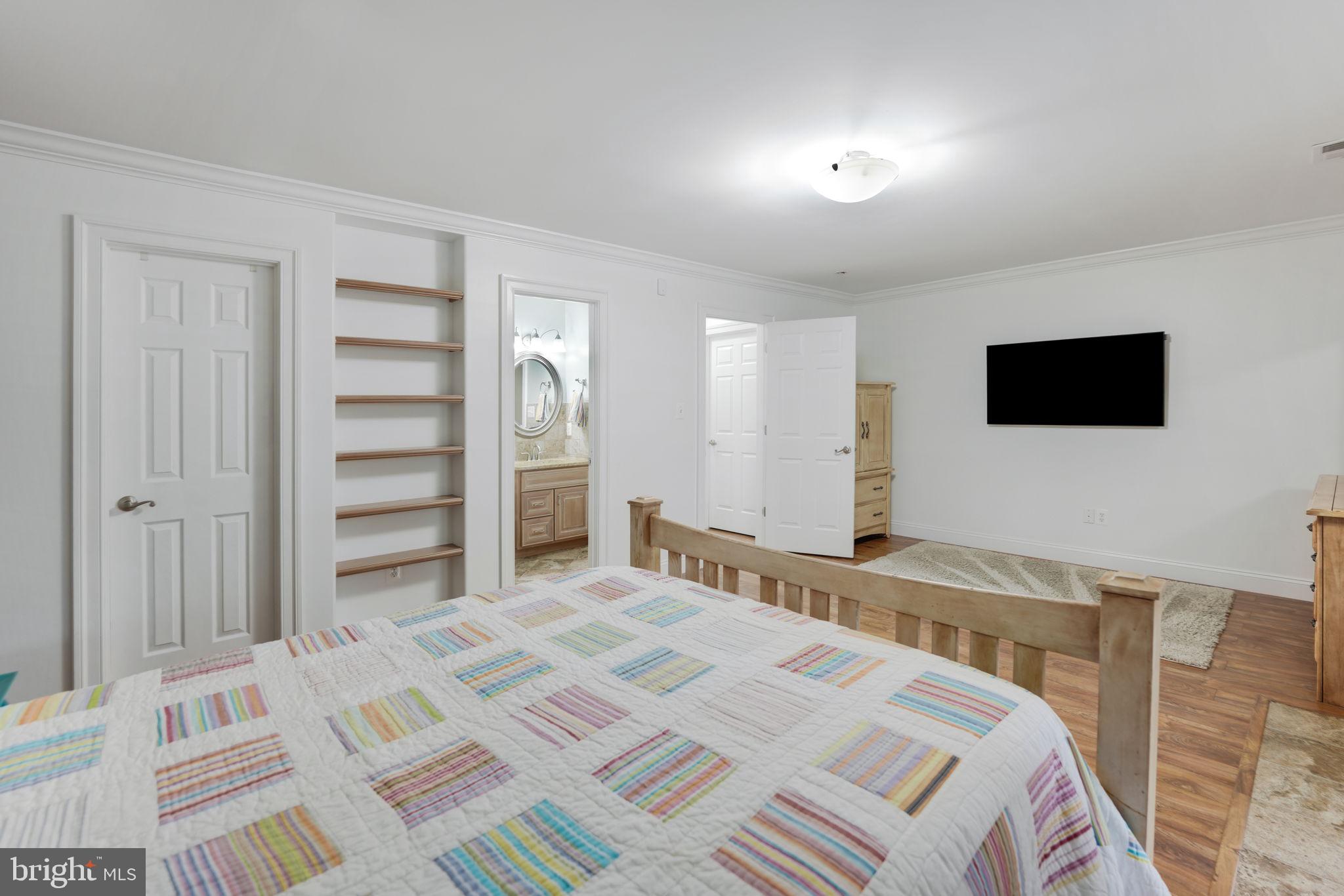 VIENNA WOODS - Residential