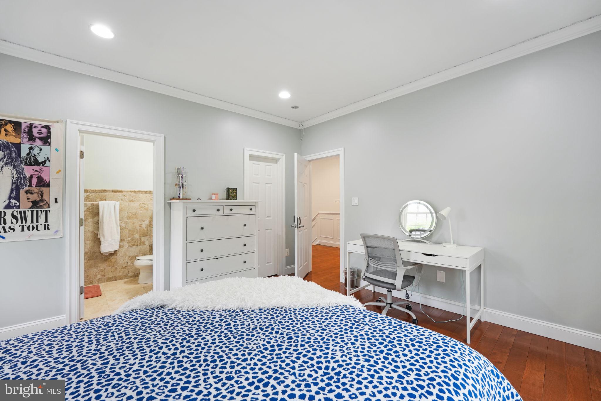 VIENNA WOODS - Residential