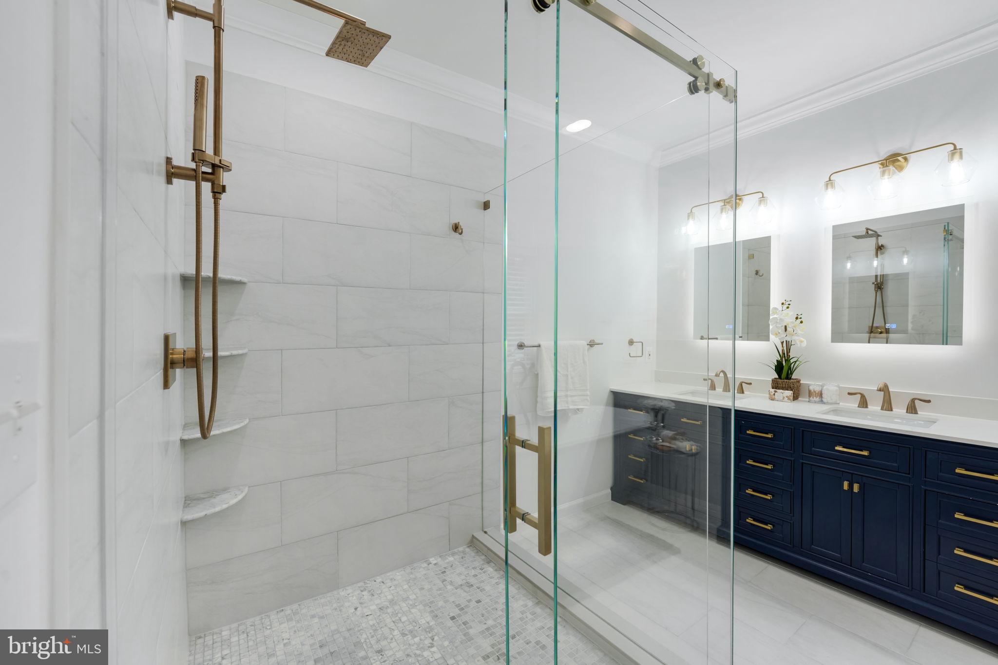 VIENNA WOODS - Residential