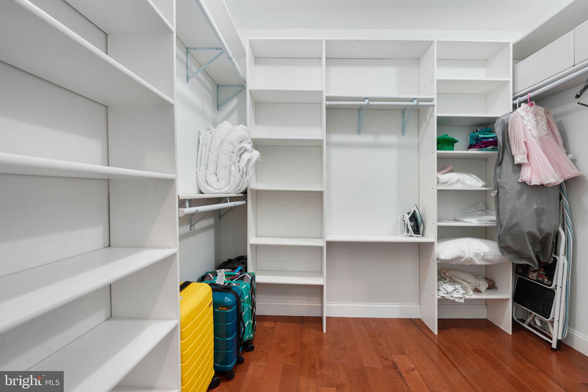 VIENNA WOODS - Residential