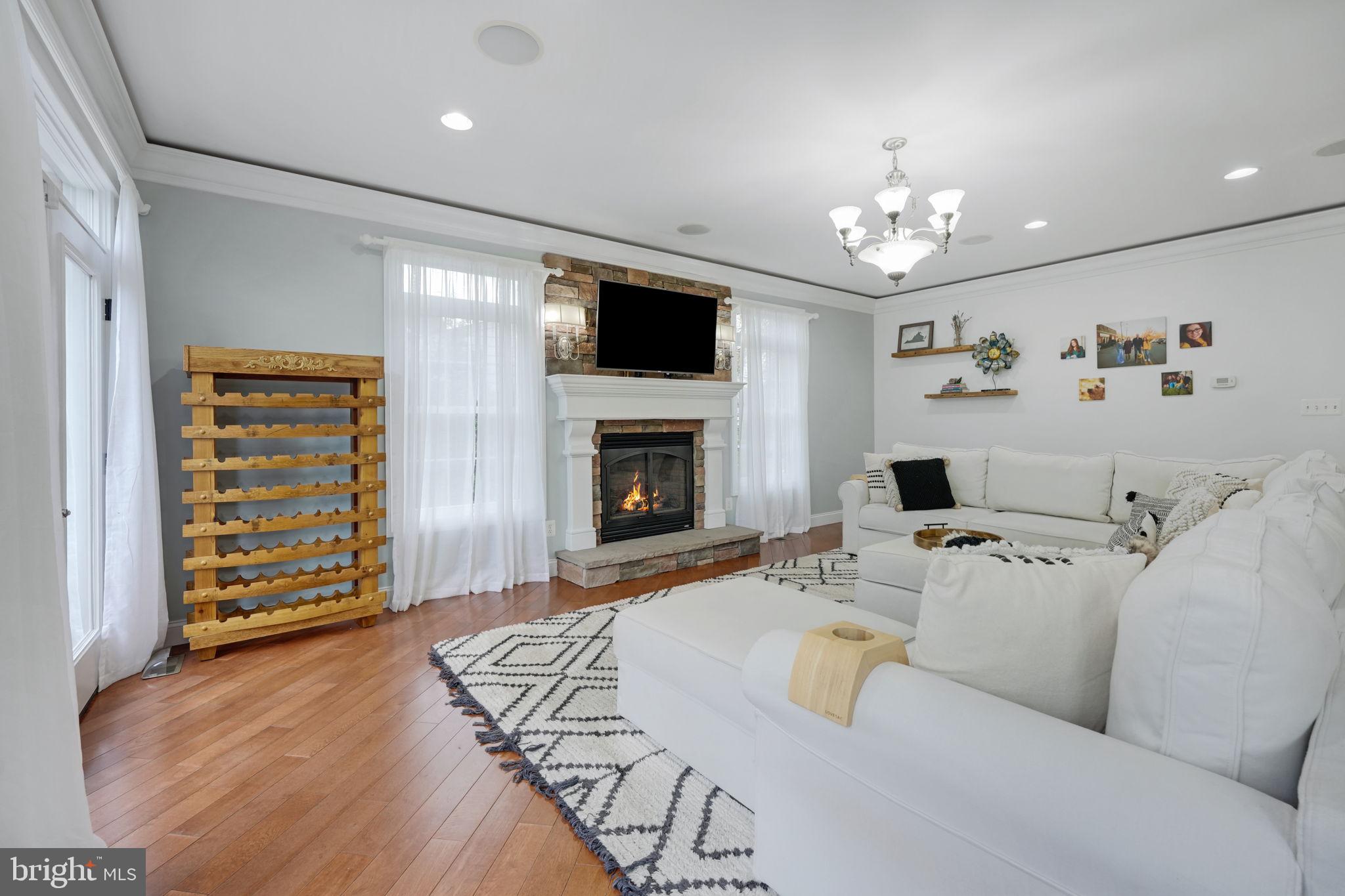 VIENNA WOODS - Residential