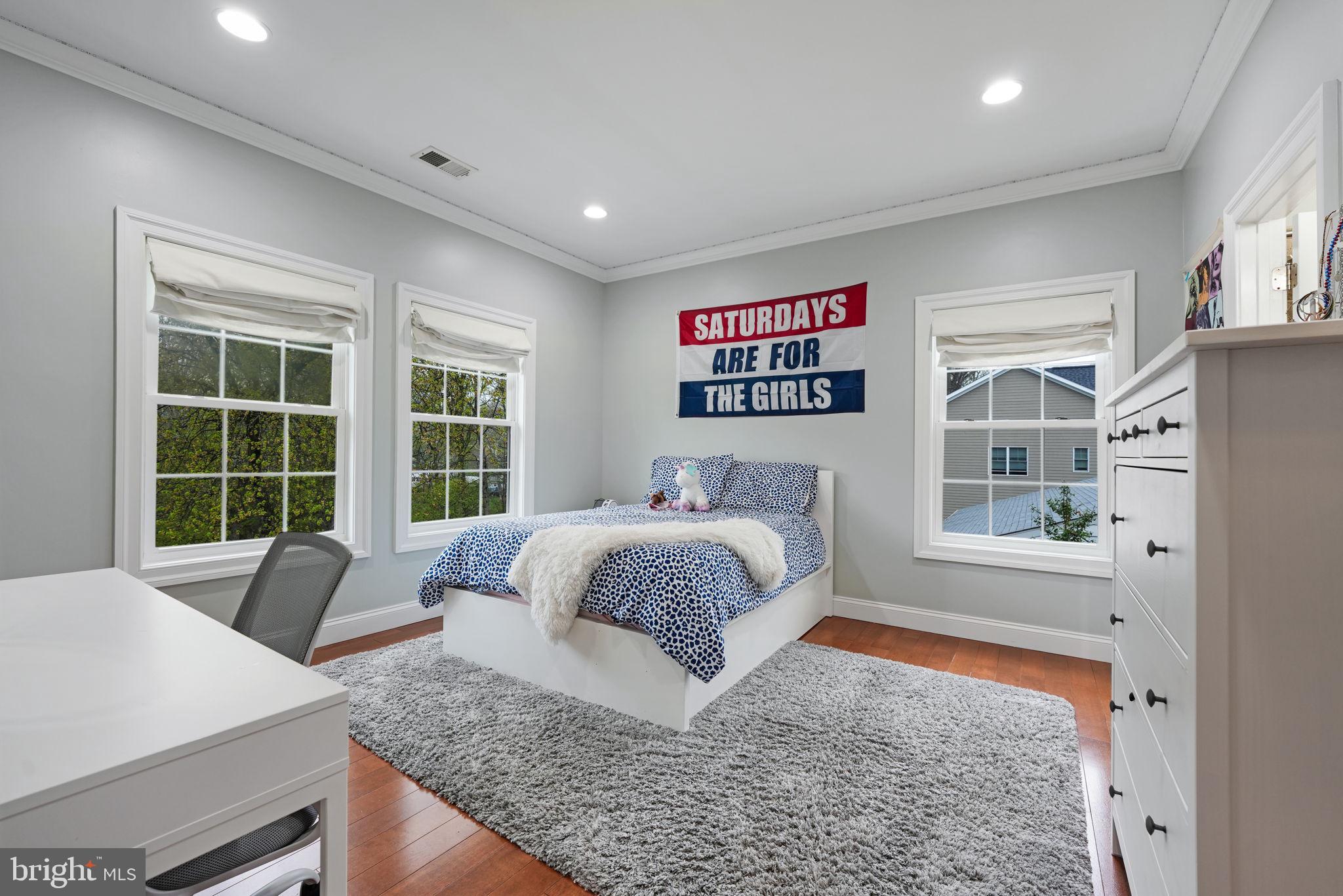 VIENNA WOODS - Residential