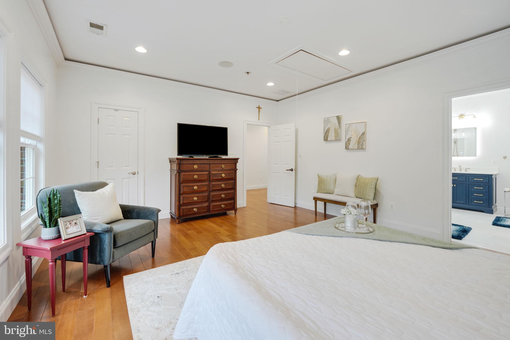 VIENNA WOODS - Residential