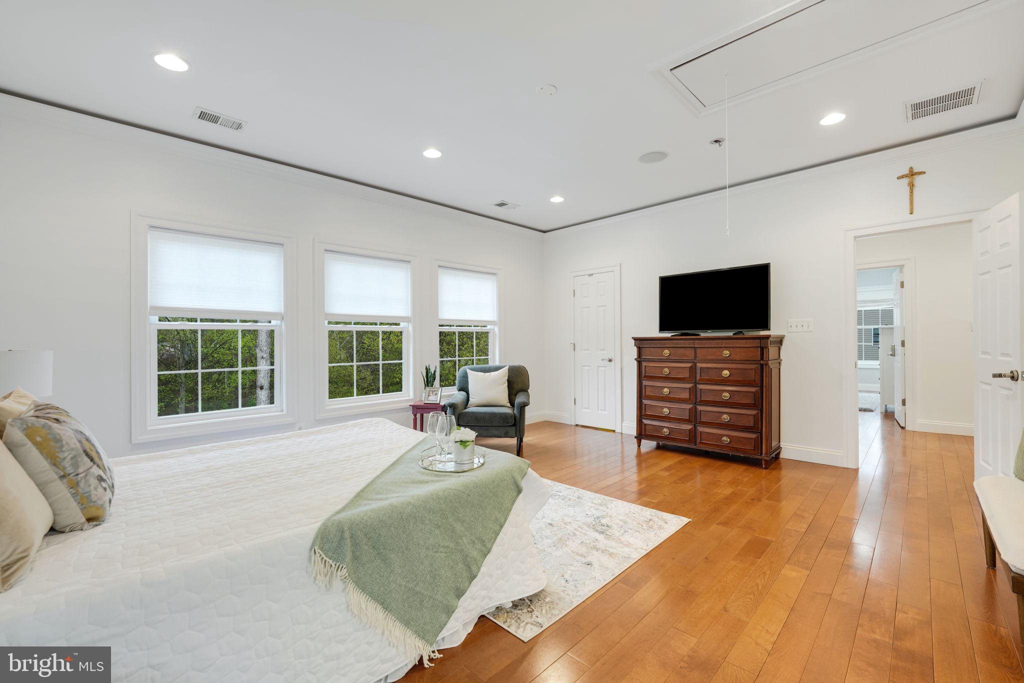 VIENNA WOODS - Residential