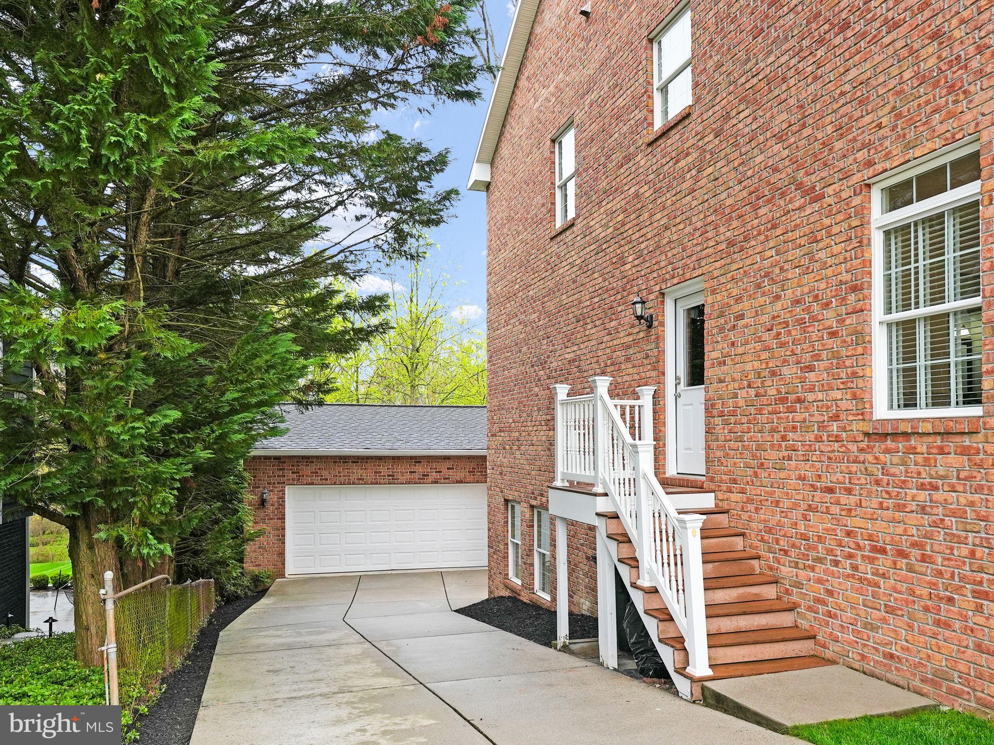 VIENNA WOODS - Residential