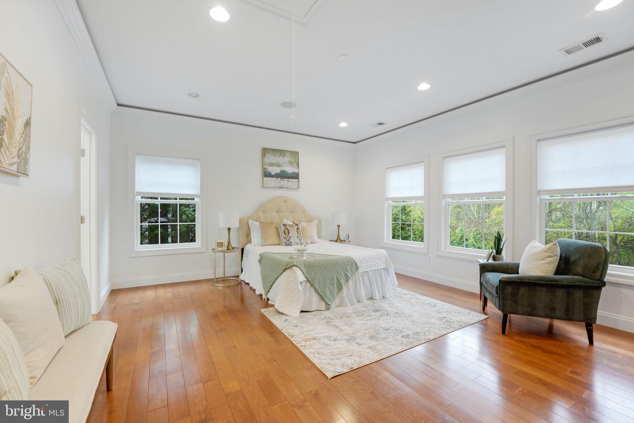 VIENNA WOODS - Residential