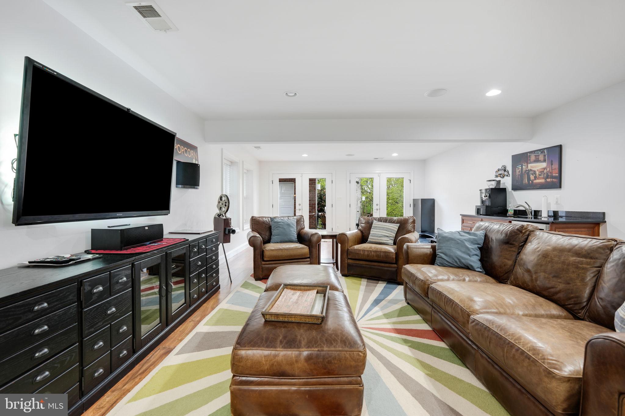 VIENNA WOODS - Residential