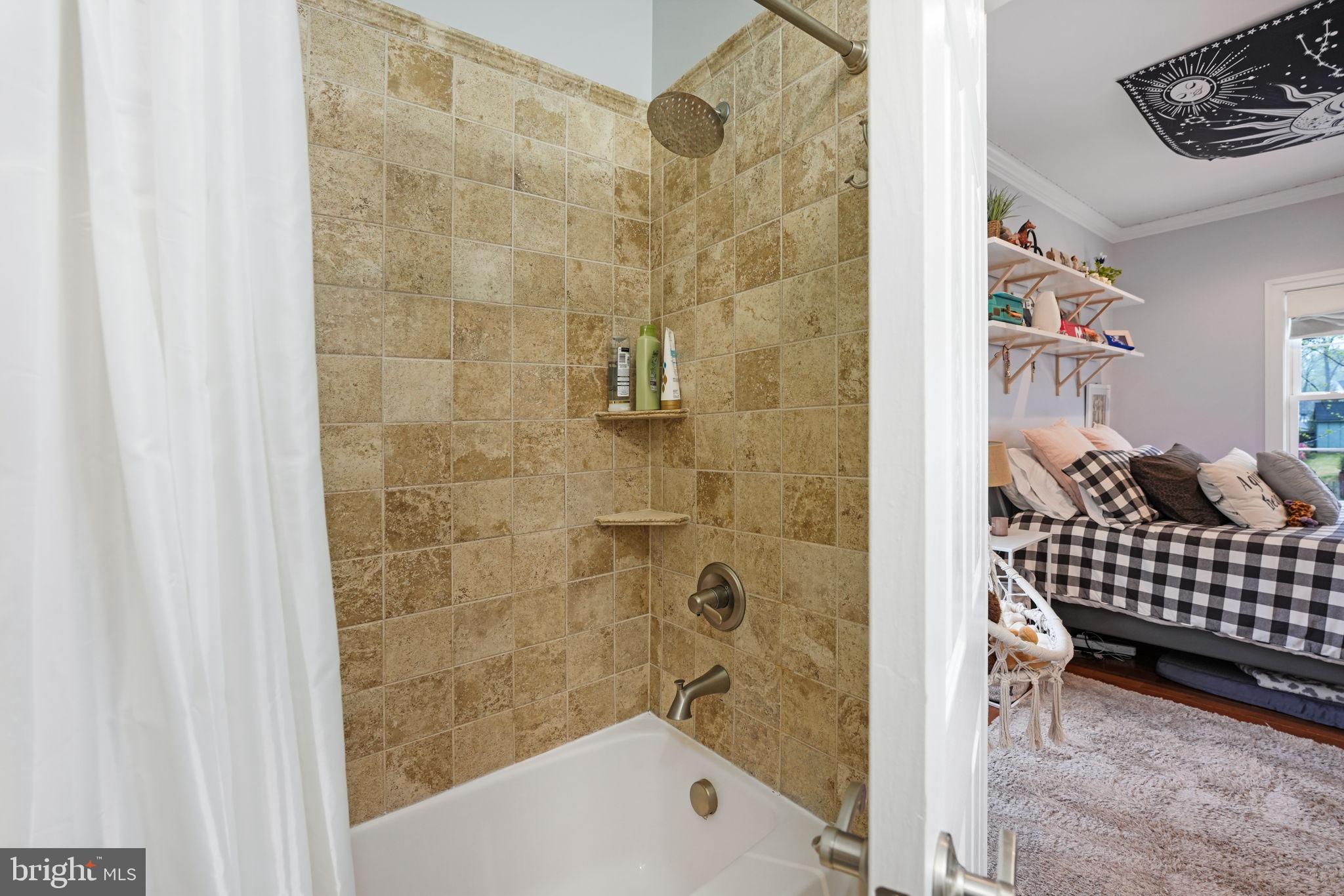 VIENNA WOODS - Residential