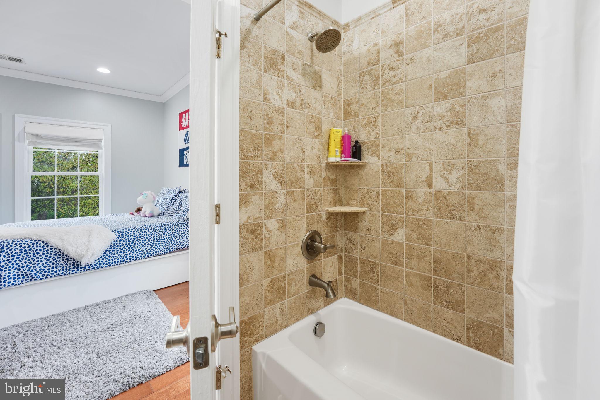 VIENNA WOODS - Residential