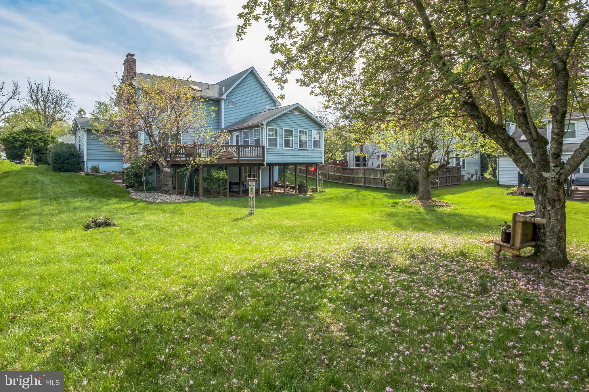 521 PARADISE COURT