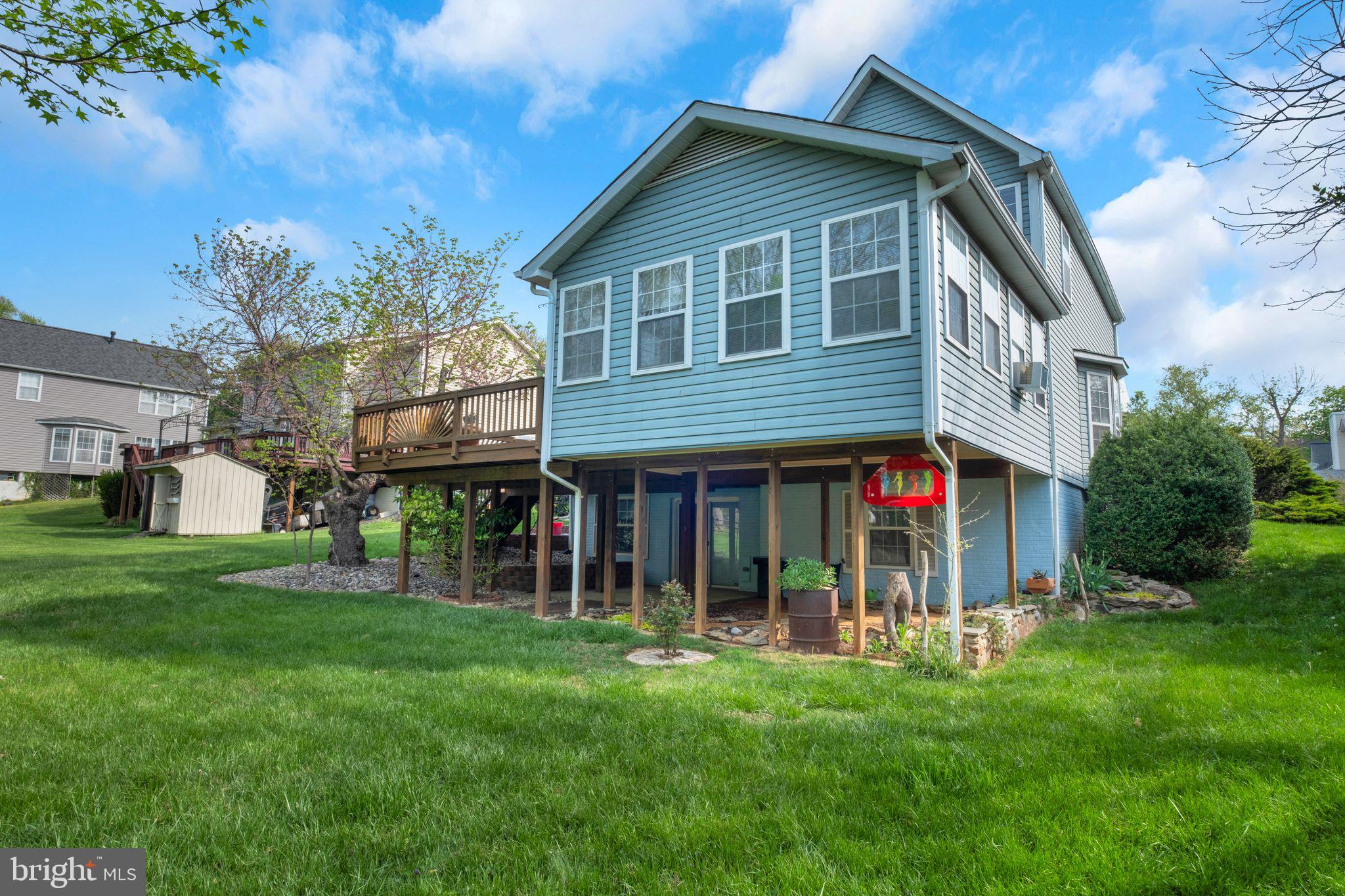 521 PARADISE COURT