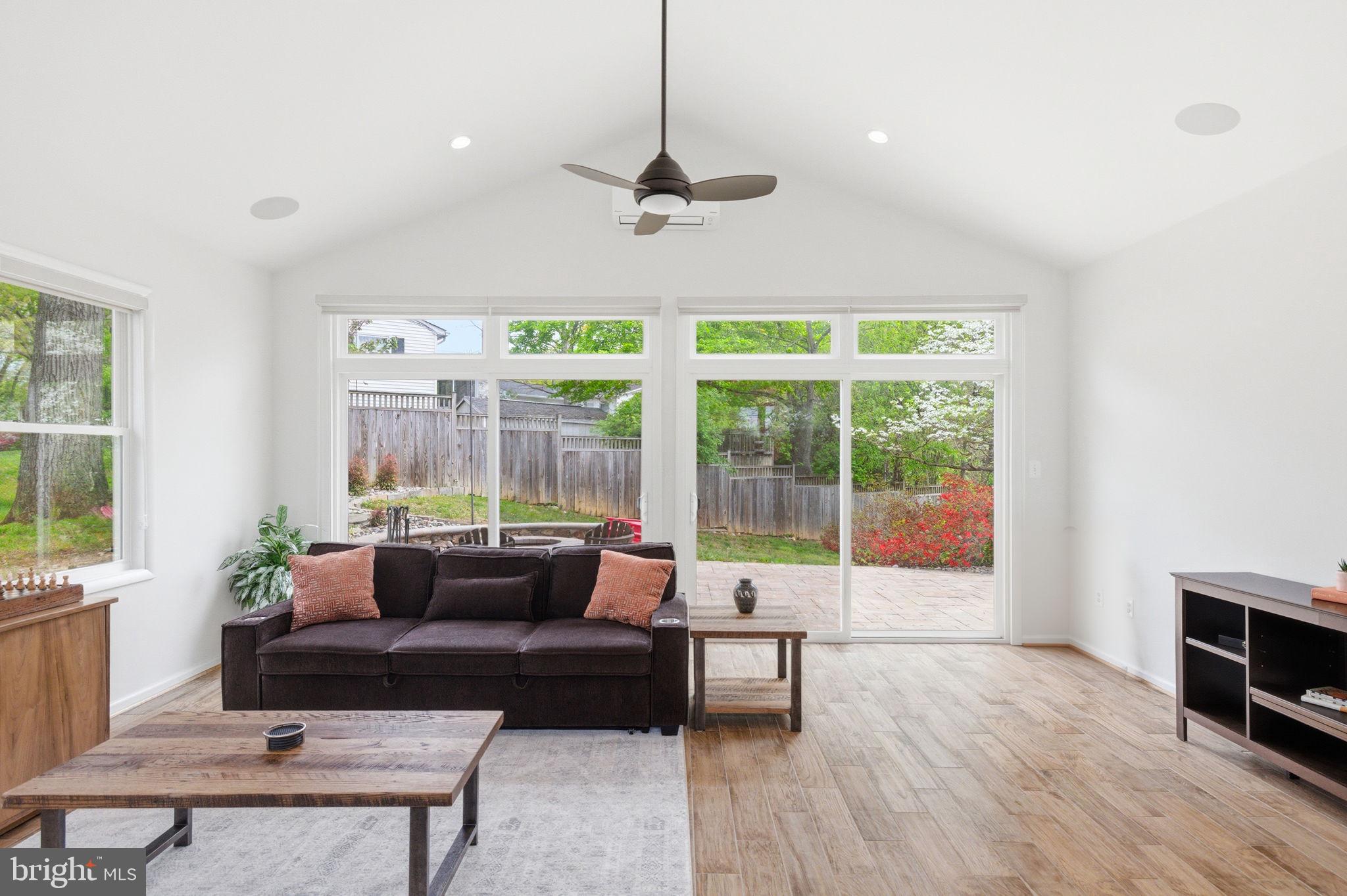 SPRINGBROOK FOREST - Residential