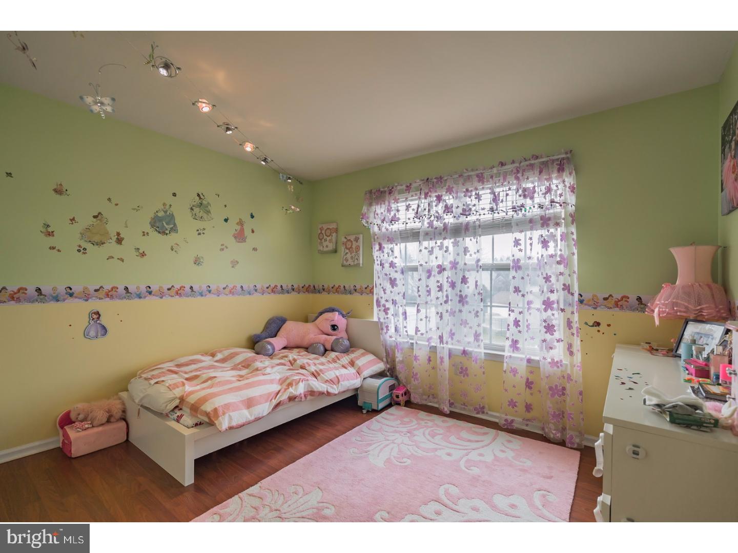 MEADOW GLEN - Residential