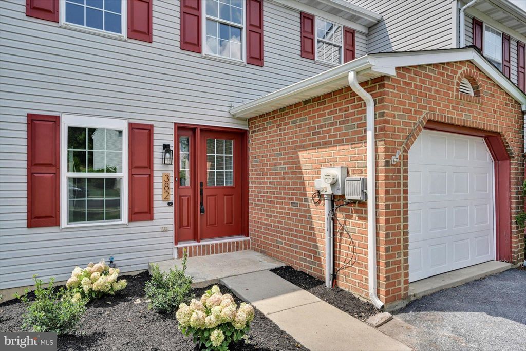 Photo of 382 CROSSWINDS DR, LITITZ, PA 17543 (MLS # PALA2037982)