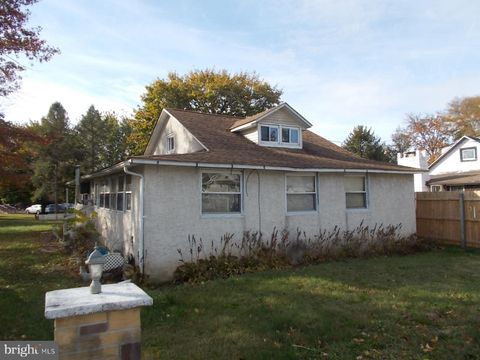 24 4TH STREET DOUGLASSVILLE PA 19518