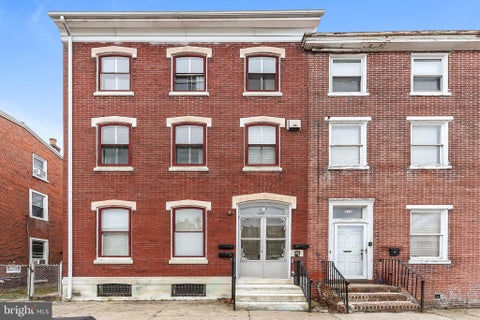 Townhouse For Rent - 212 E Broad Street #2<br/> BURLINGTON, NJ 08016