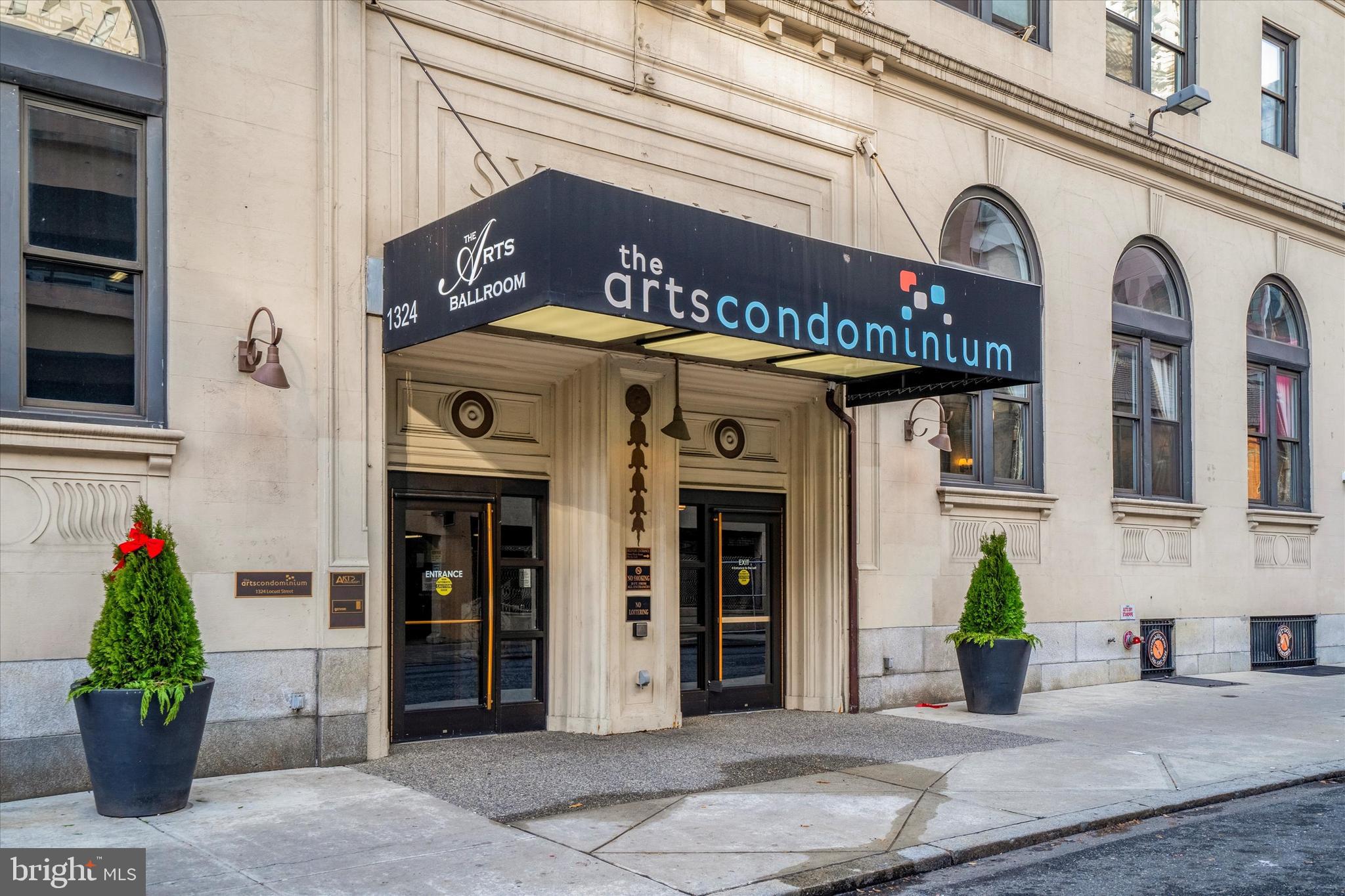 Available now! Pet-friendly studio apartment located at the Arts Condominium in Center City. Building amenities include Grand Lobby, 24 hour front desk, security, fitness center, business terminals, bike storage (for added fee), and a laundry room. Located between the hip and trendy Midtown Village district and the famed Avenue of the Arts where you will be immersed in the center of it all. Walking distance to Center City's dining, businesses, shopping, luxurious parks, theaters, UARTS, Jefferson University and Hospital, Drexel Med, and close to Temple University. All forms of public transportation and multiple parking options are right outside your door. Easy to apply online. $350 move-in fee. First, last, and security due upfront. Water, electricity, heat, air-conditioning included in rent.