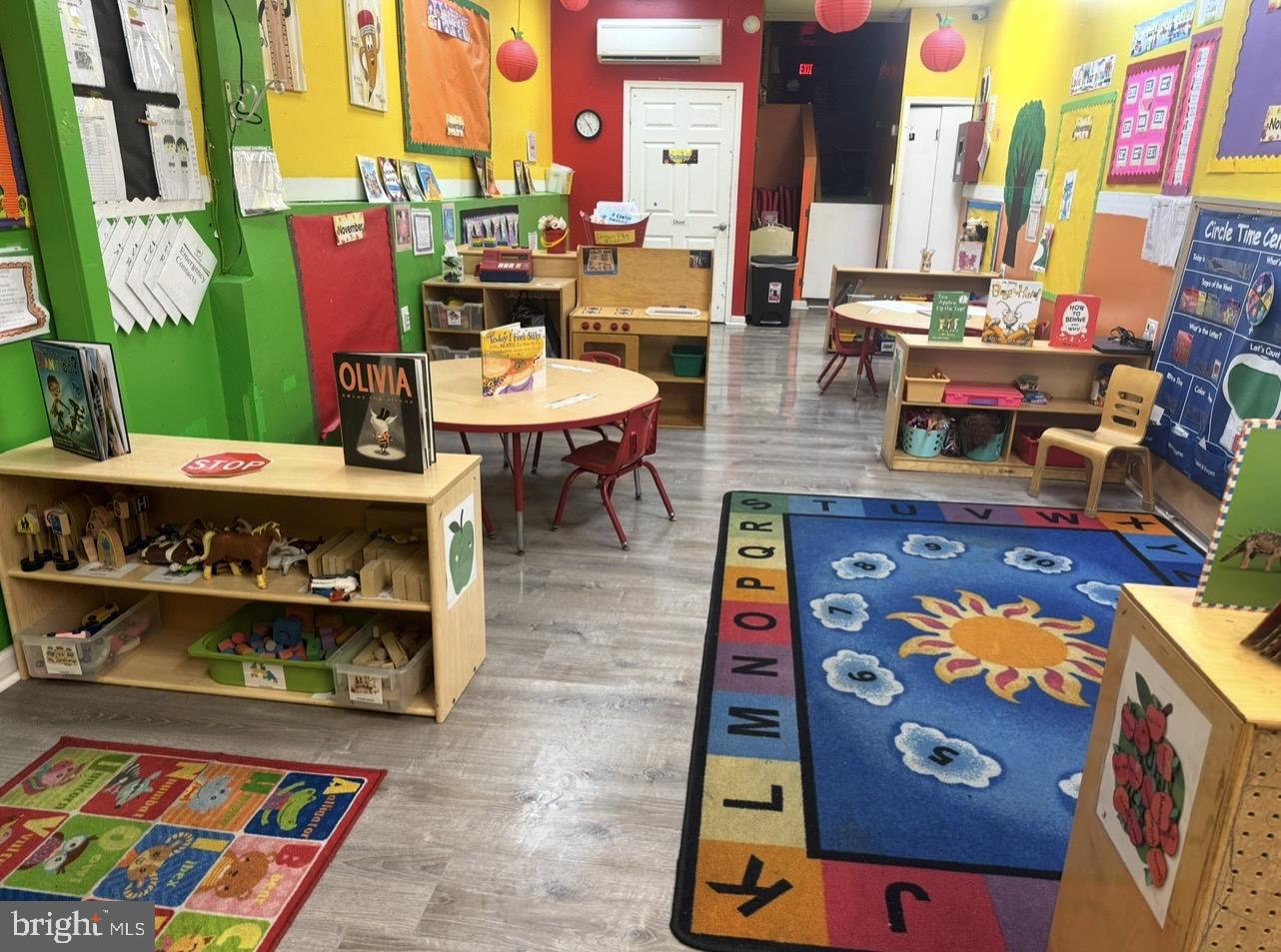 433 E WYOMING AVENUE