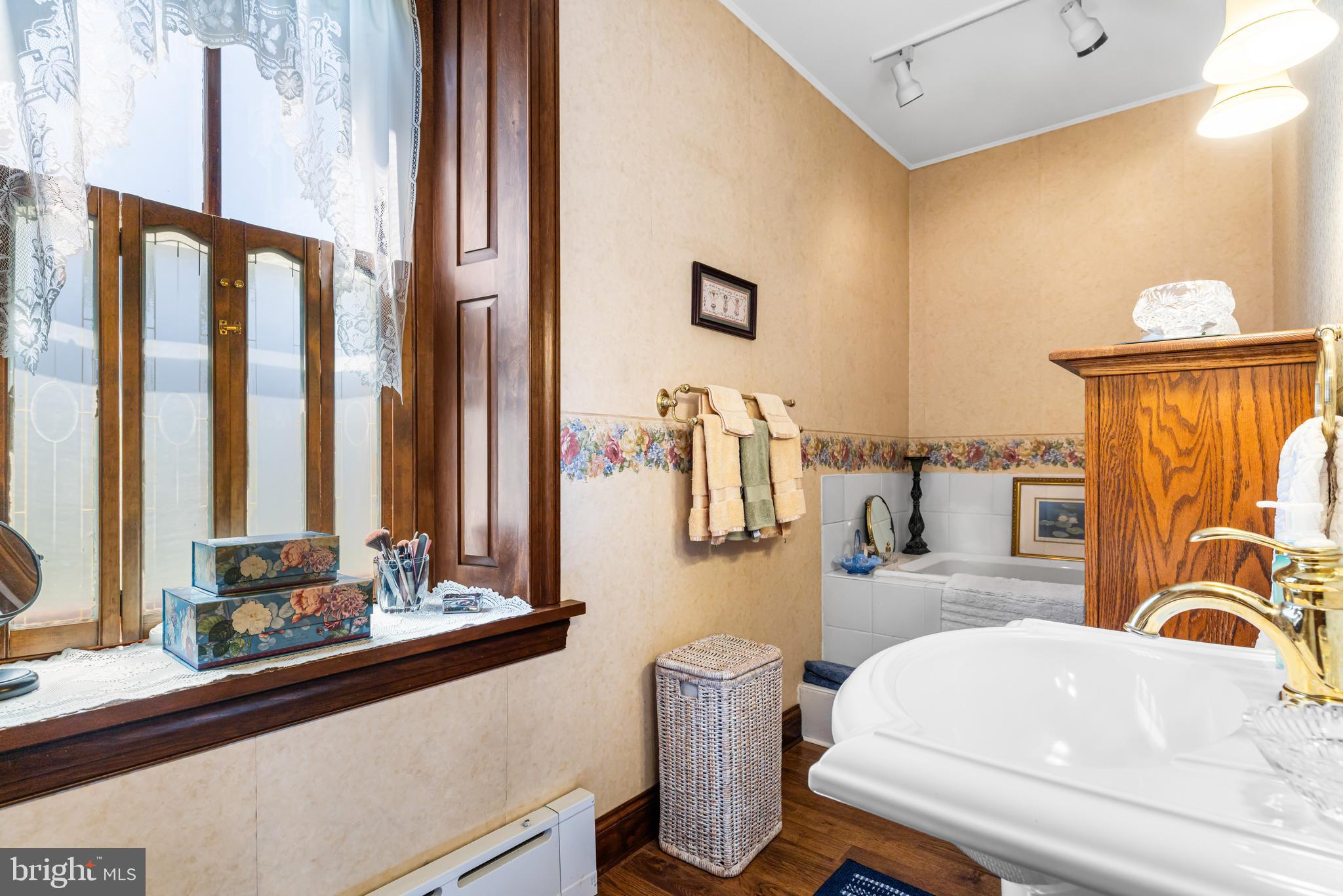 CHURCHVILLE MANOR - Residential
