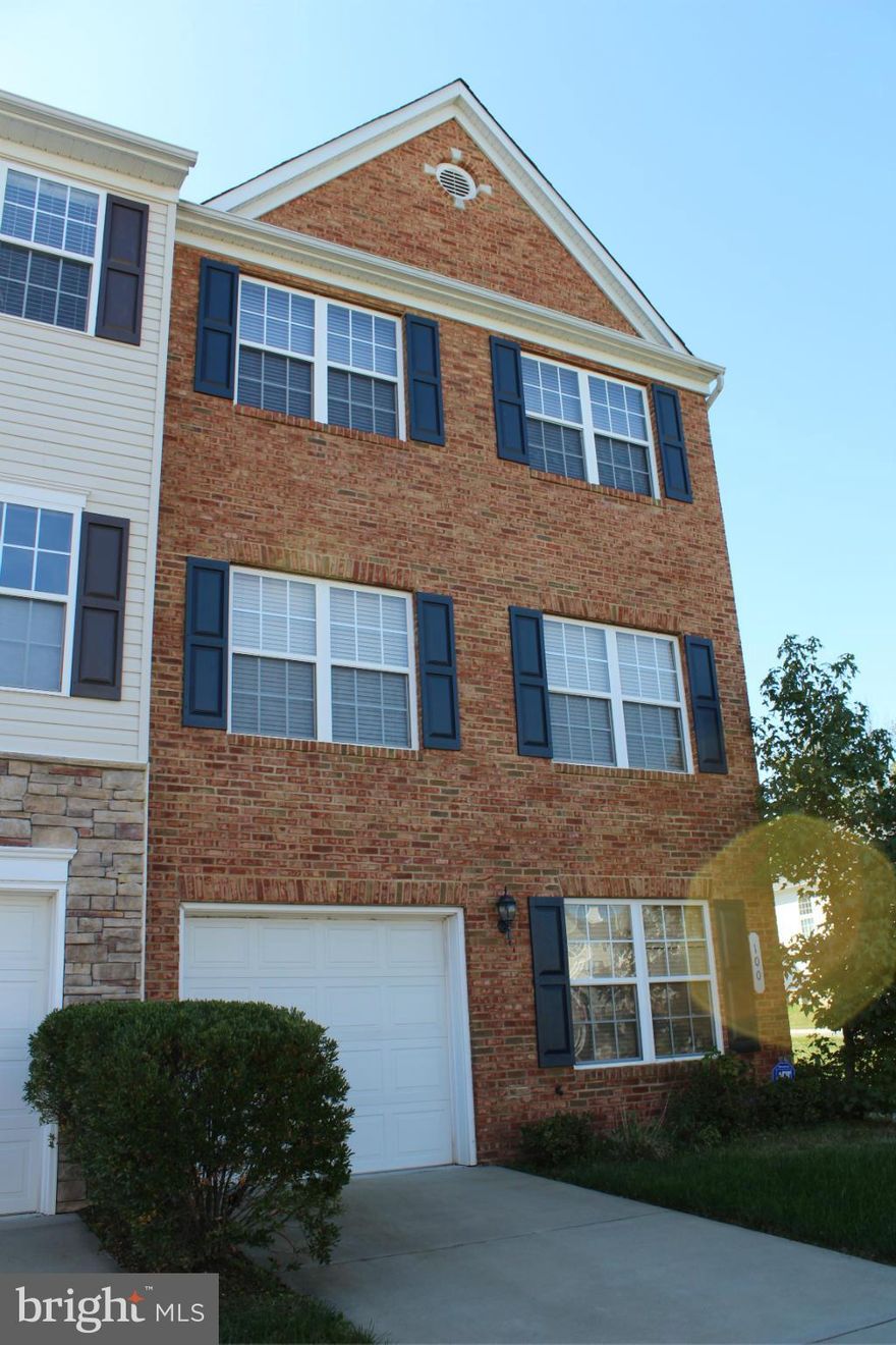 Gorgeous brick front 3 level end unit at Port Aquia. Hardwood in Living room & Kitchen, beautiful built-ins around the fireplace in LR, 1 car garage & Rec Room on main floor, fully fenced backyard plus deck. Close to 95, Rte 1 and Quantico.