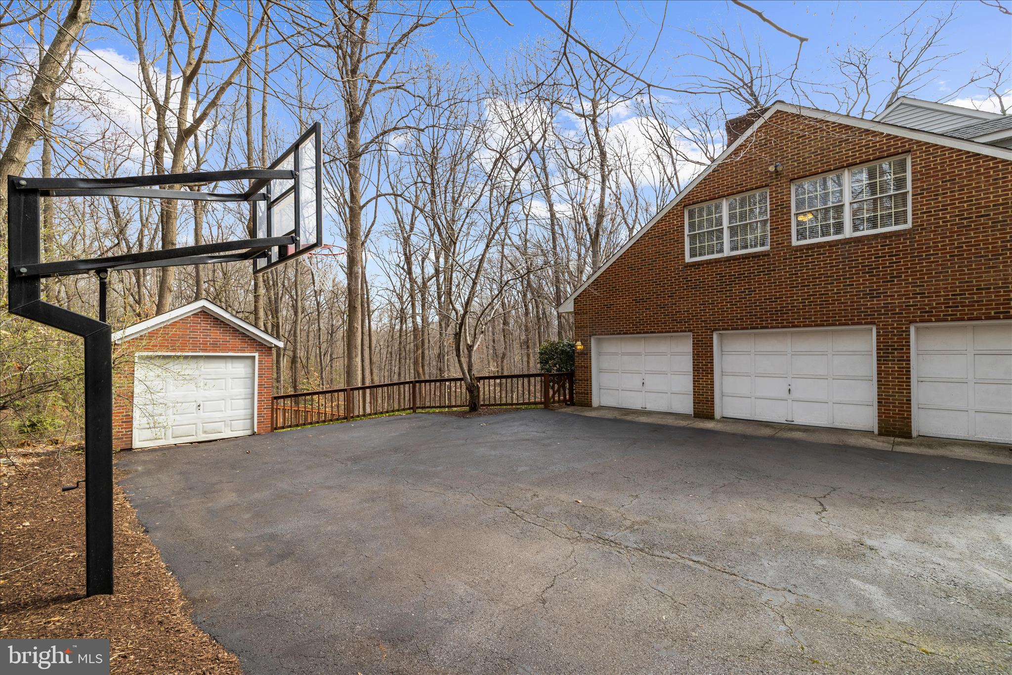 THE WOODS - Residential