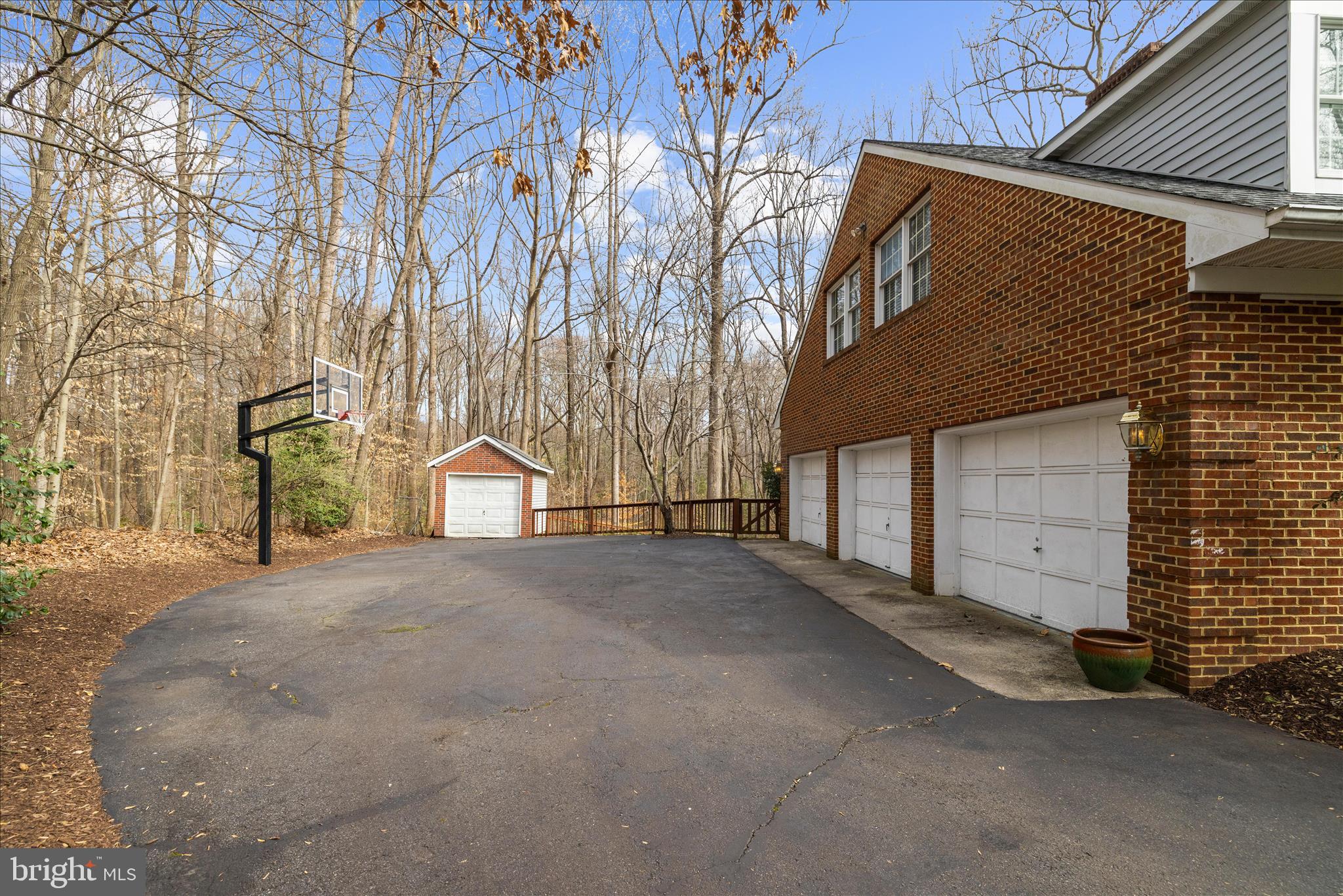 THE WOODS - Residential