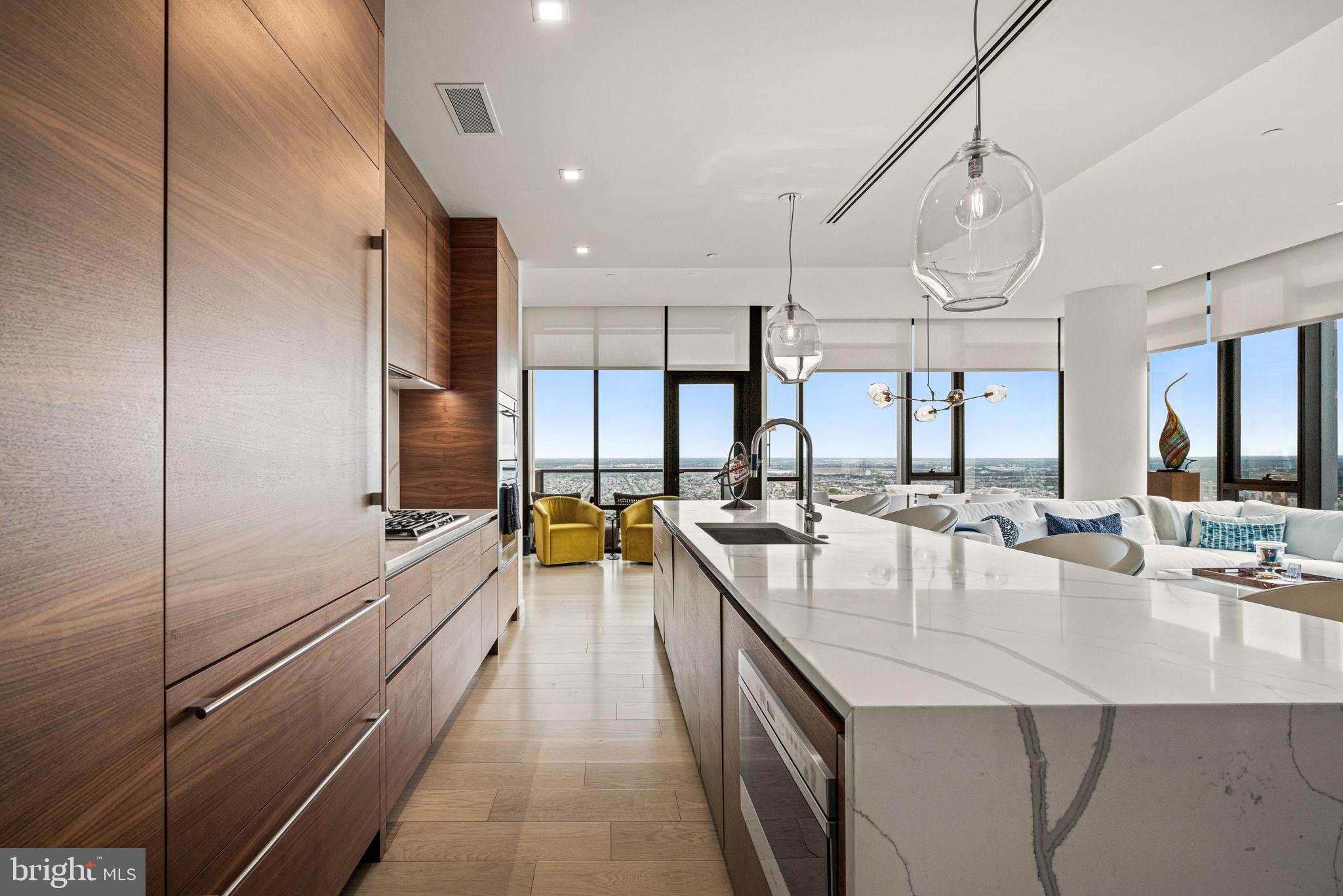 1911 WALNUT STREET RESIDENCE 3502