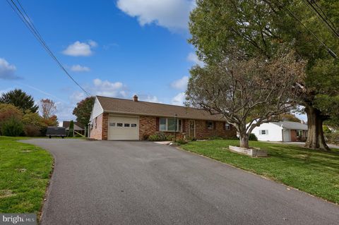 Photo of 810 Snyder Hill Road, LITITZ, PA 17543 (MLS # PALA2078610)