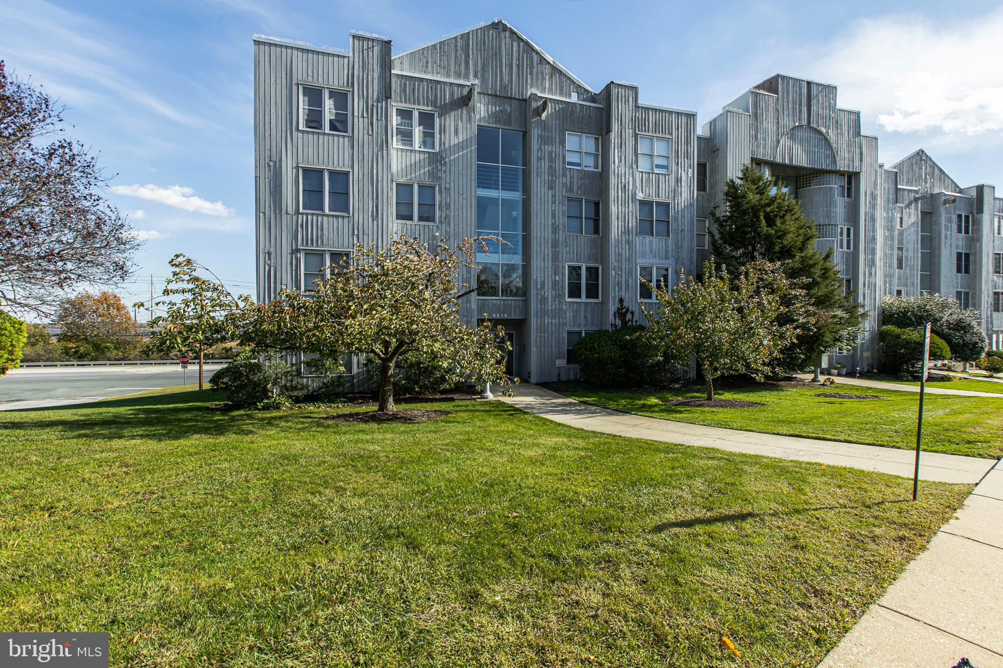 5219 LE PARC DRIVE 2