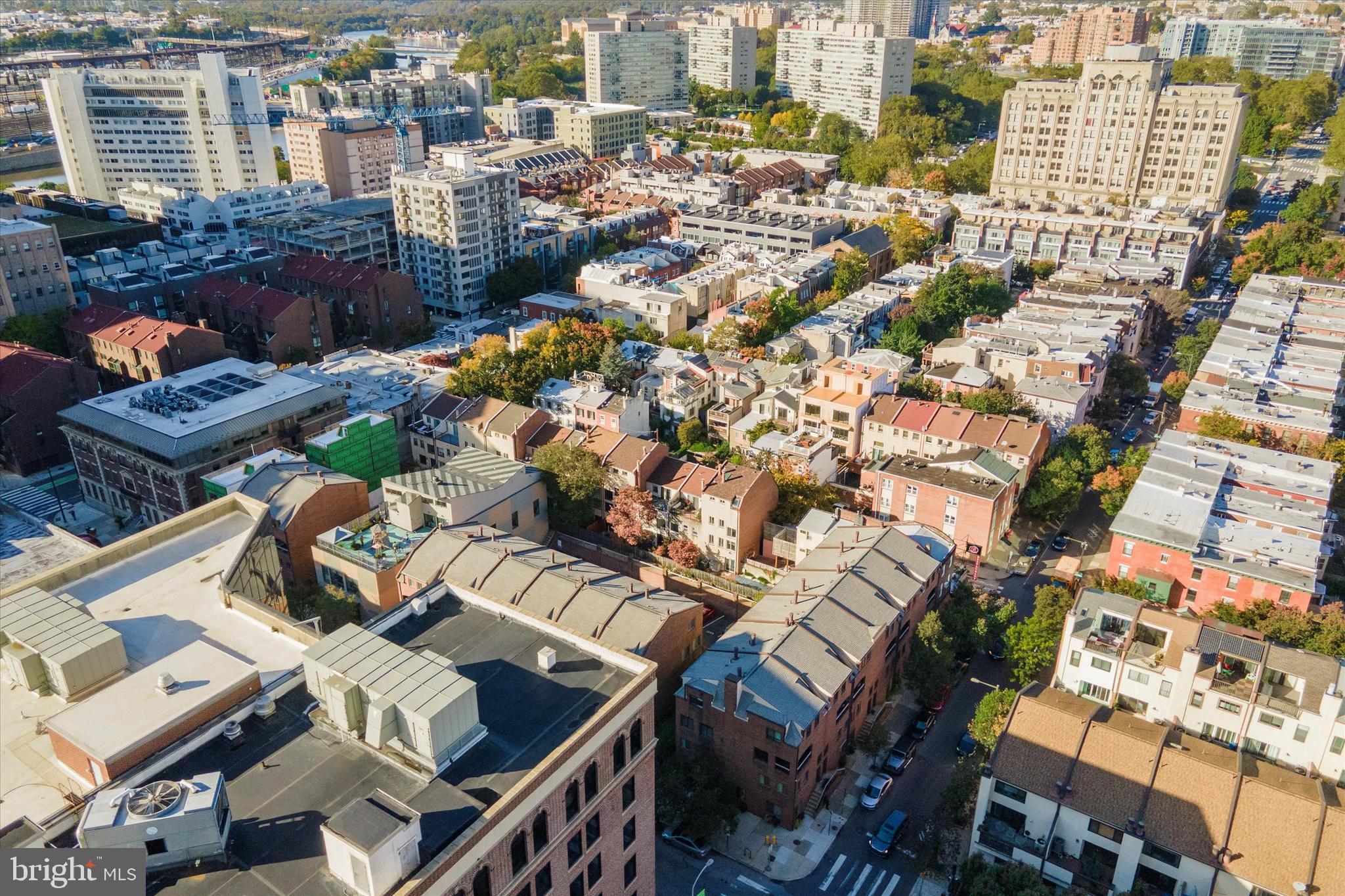 LOGAN SQUARE - Residential