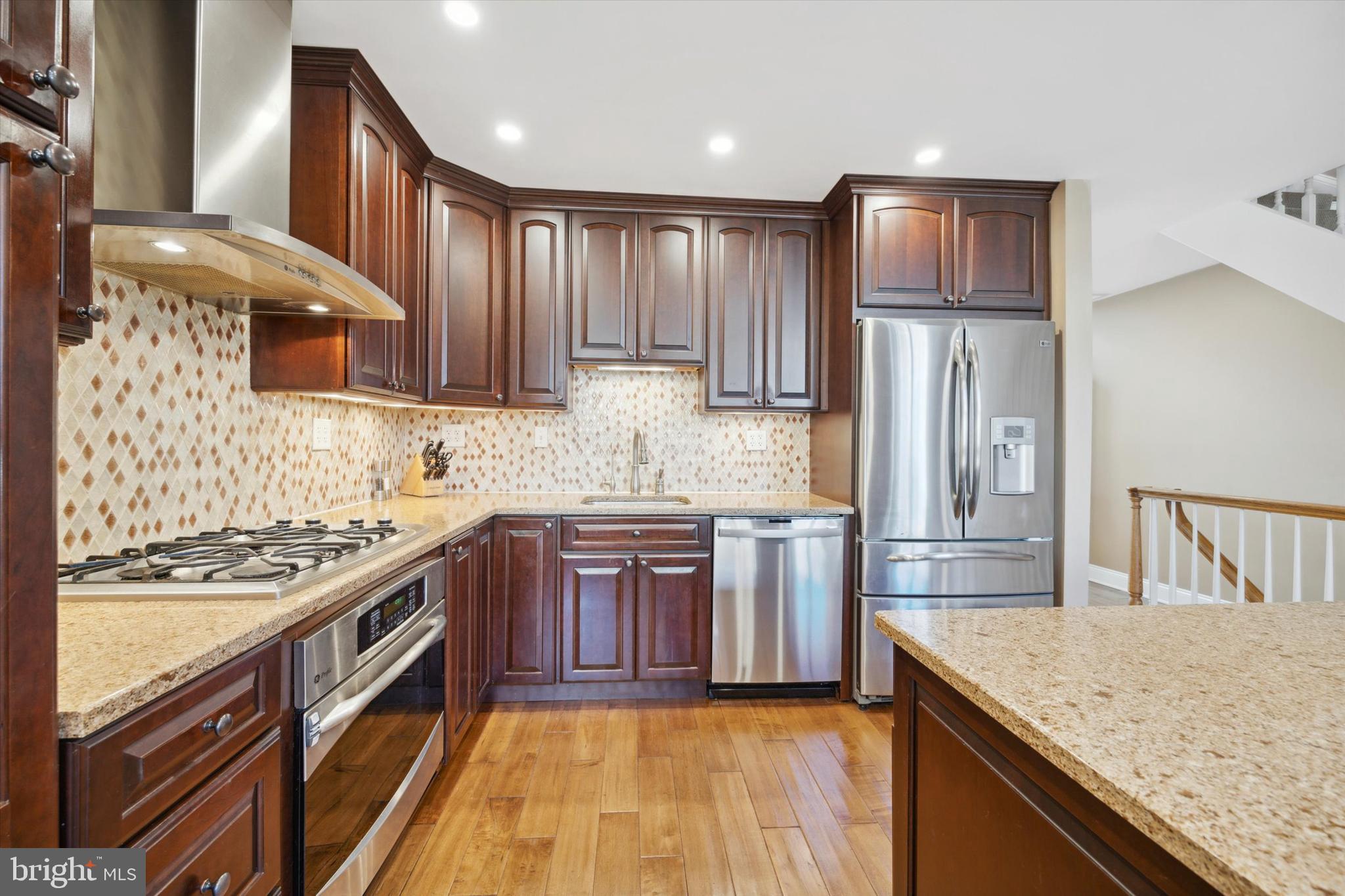 LOGAN SQUARE - Residential