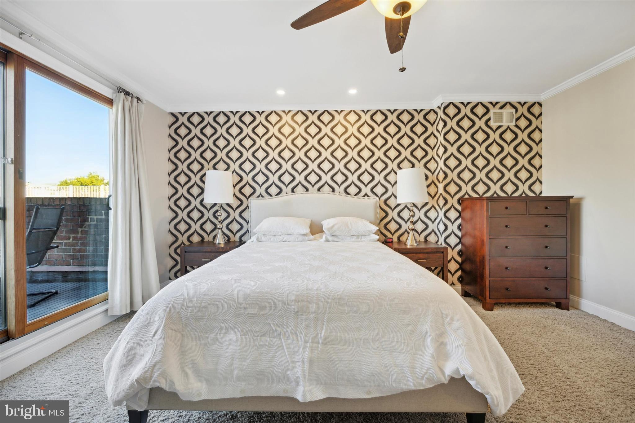LOGAN SQUARE - Residential