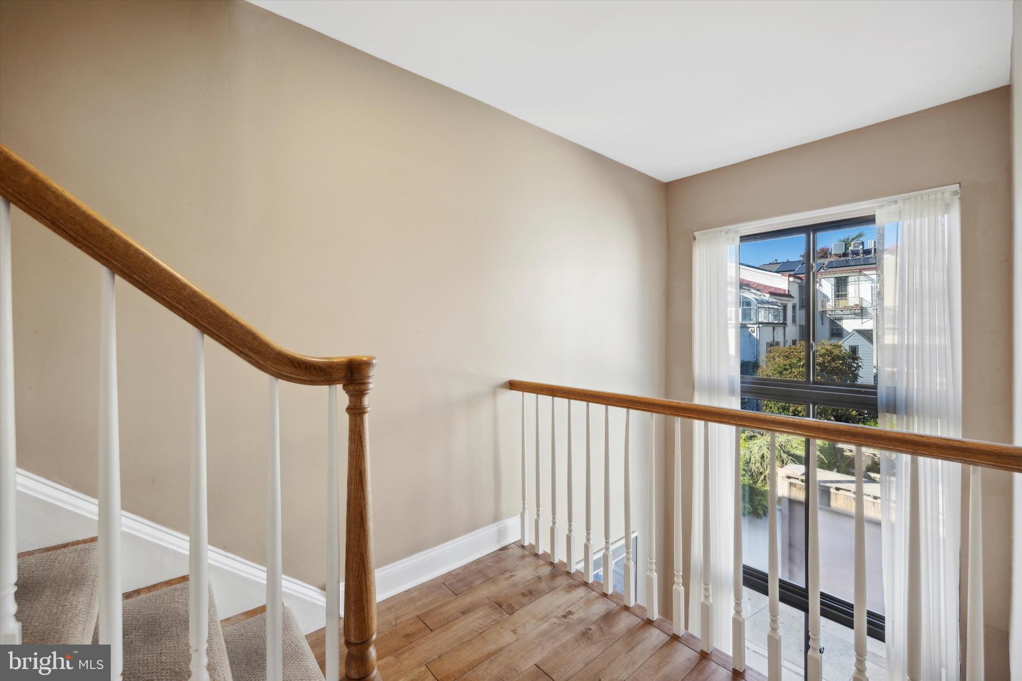 LOGAN SQUARE - Residential