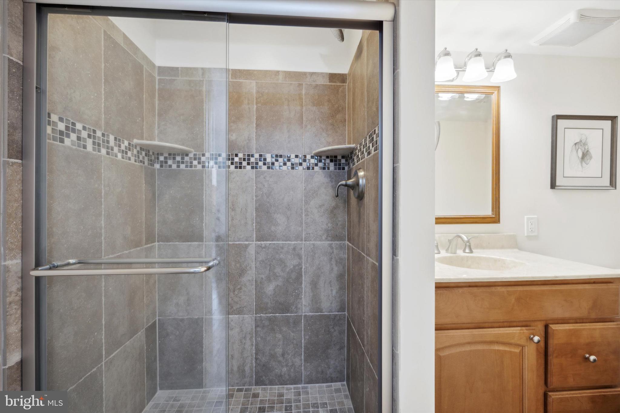 LOGAN SQUARE - Residential