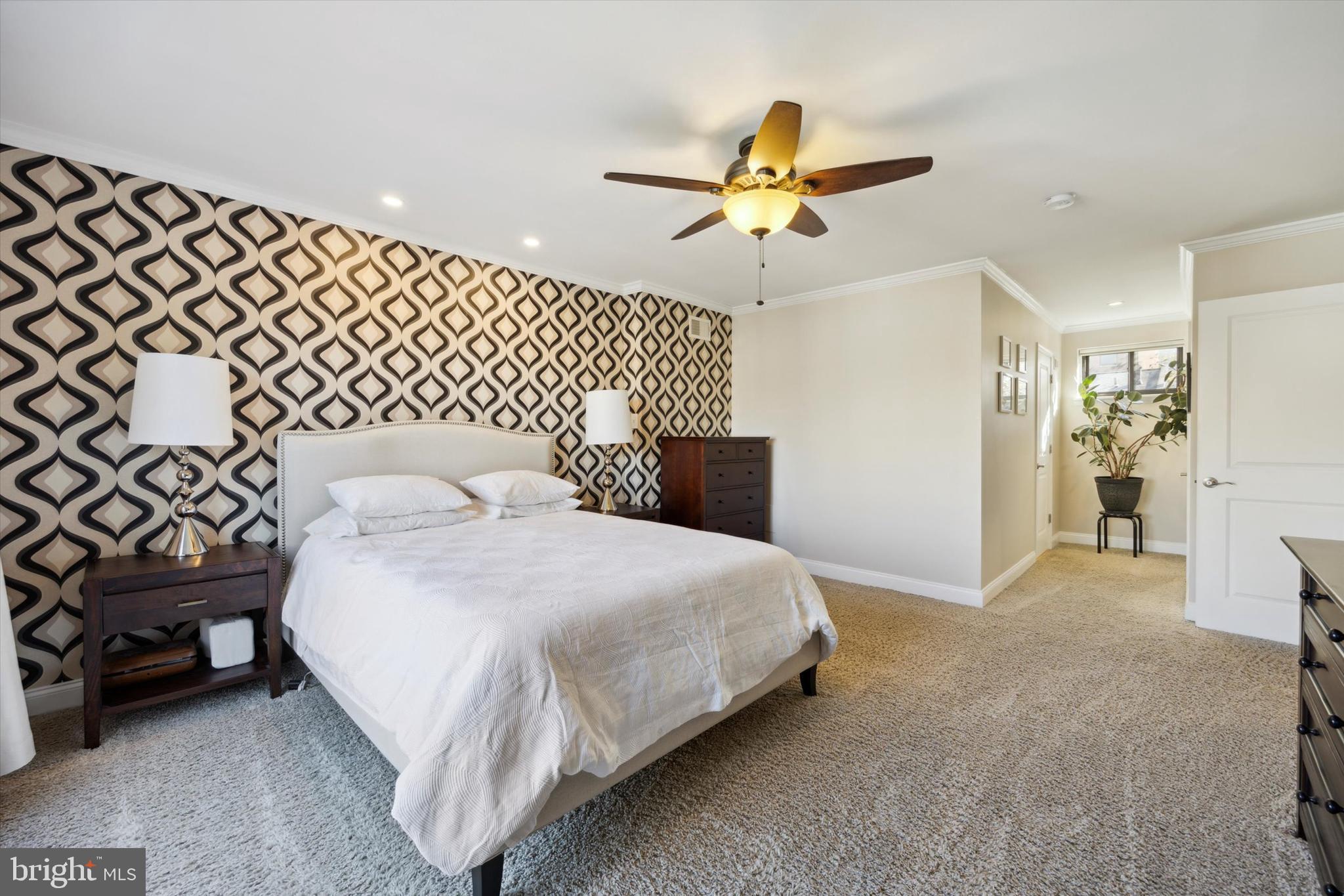 LOGAN SQUARE - Residential