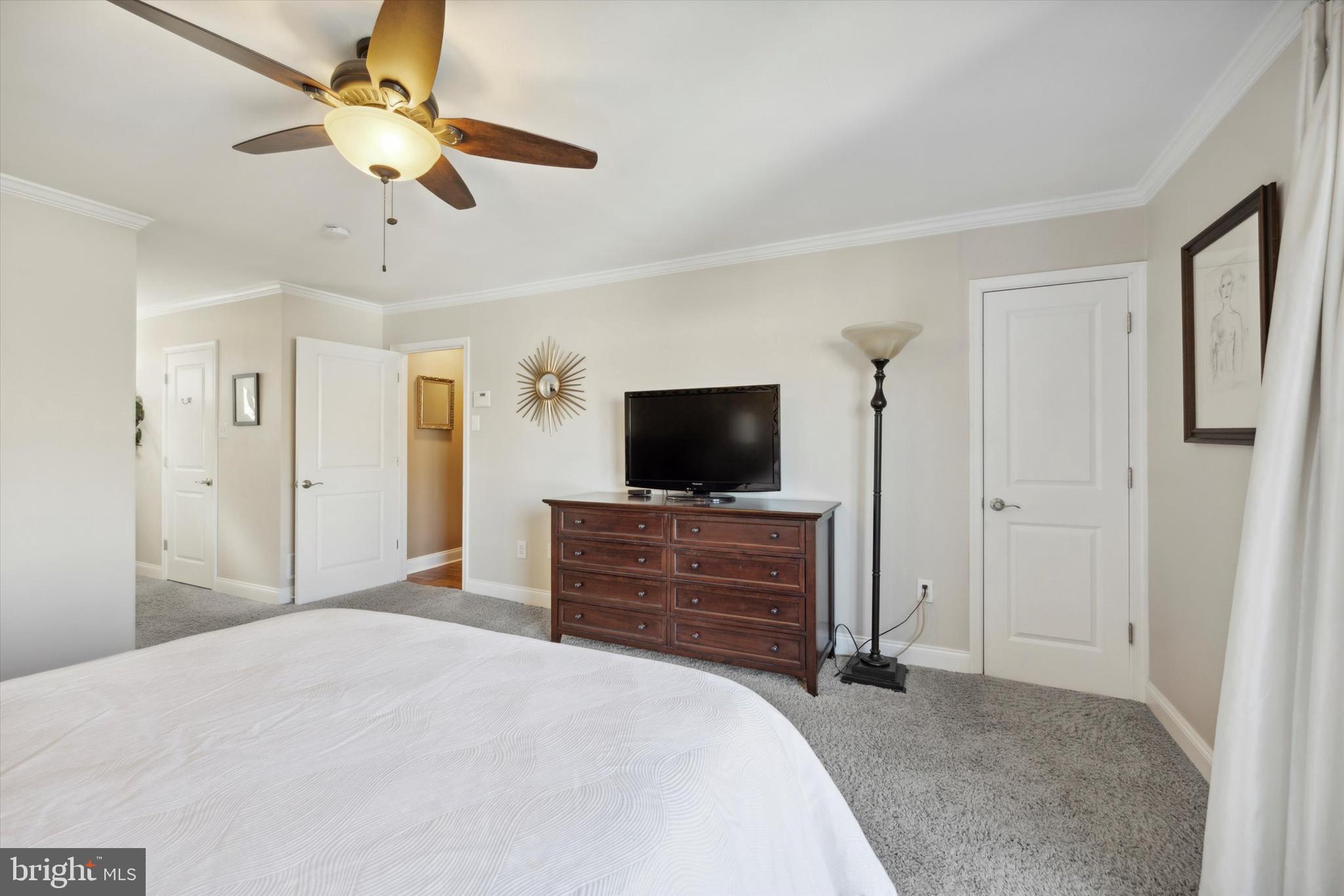 LOGAN SQUARE - Residential