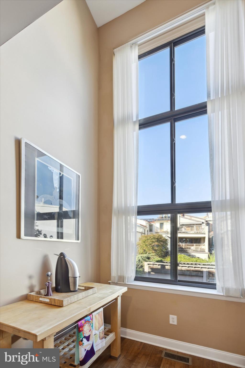LOGAN SQUARE - Residential