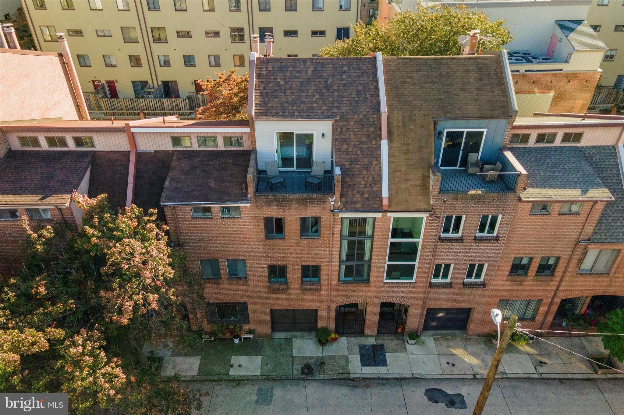 LOGAN SQUARE - Residential